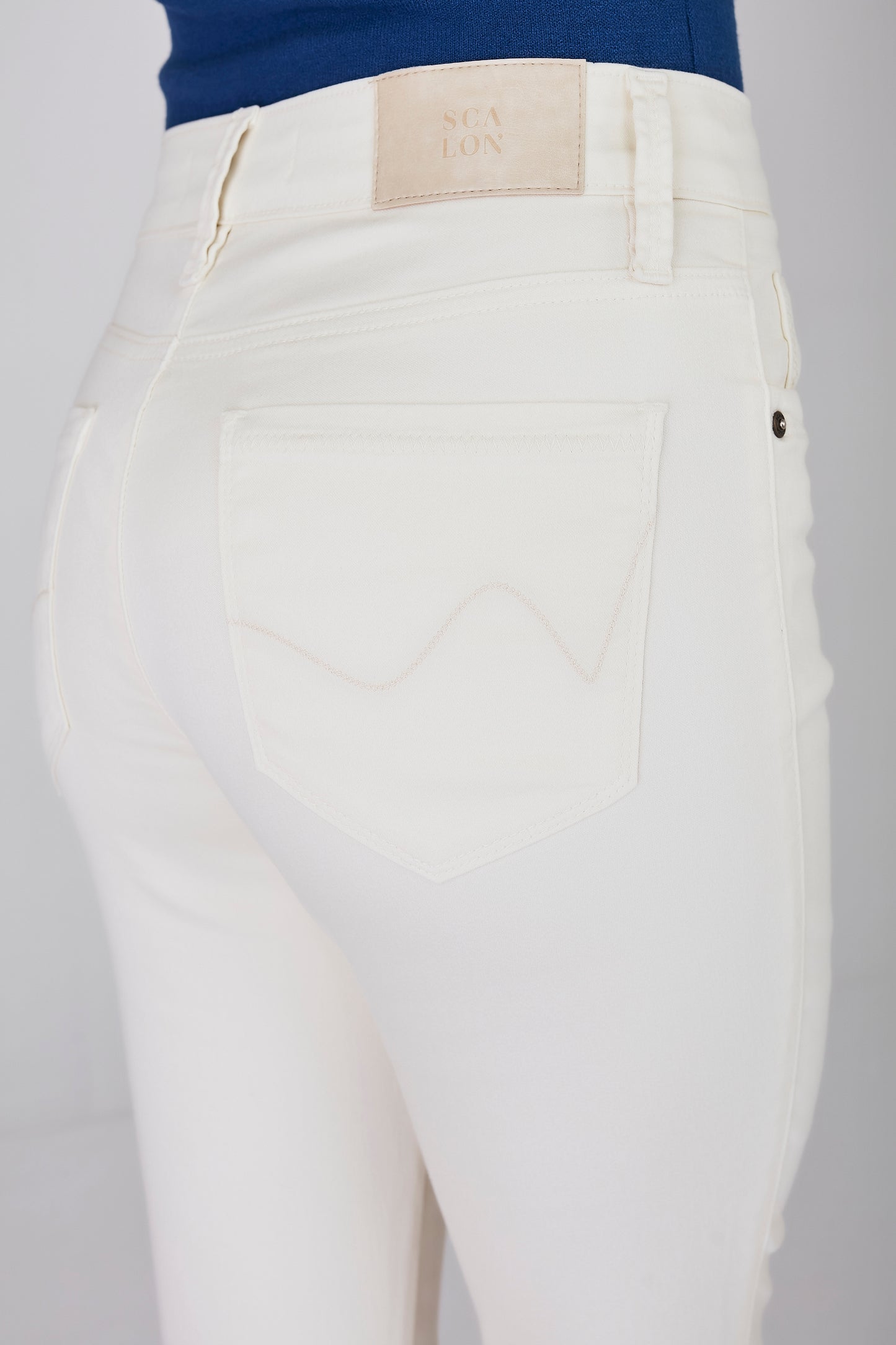 calça sarja color skinny cintura intermediária básica