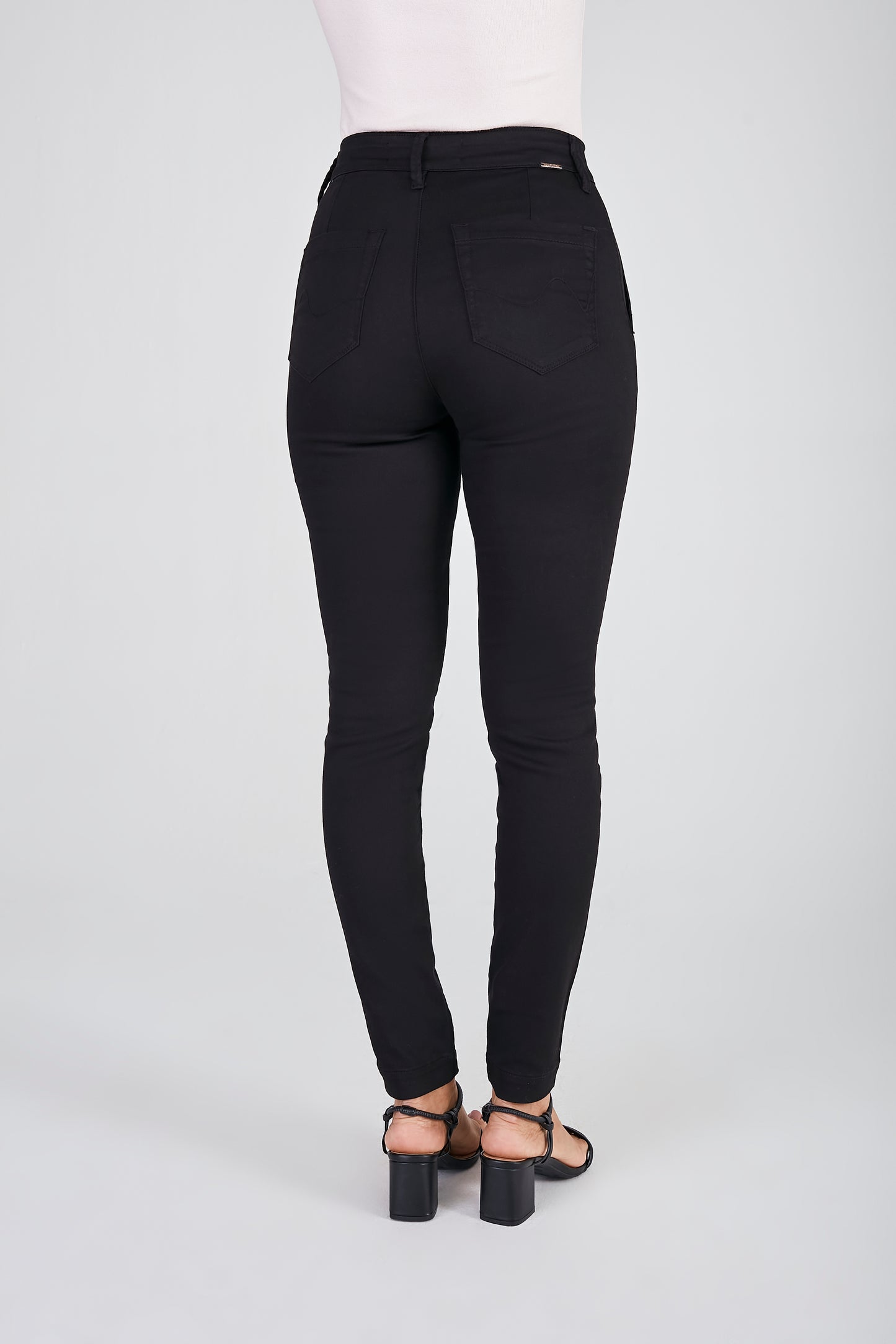 calça sarja color skinny cintura intermediária alfaiataria
