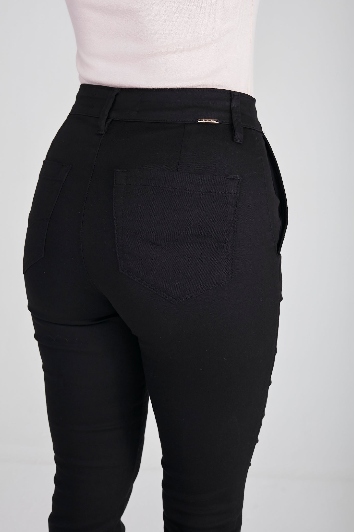 calça sarja color skinny cintura intermediária alfaiataria
