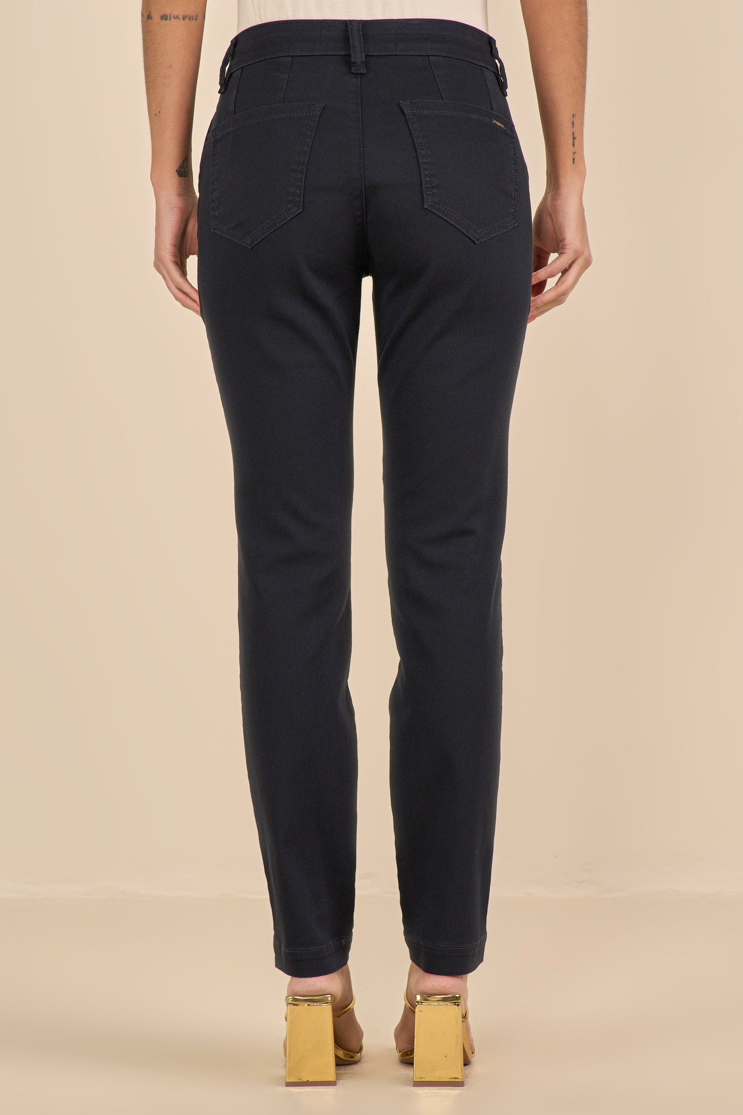 calça sarja color skinny cintura intermediária alfaiataria