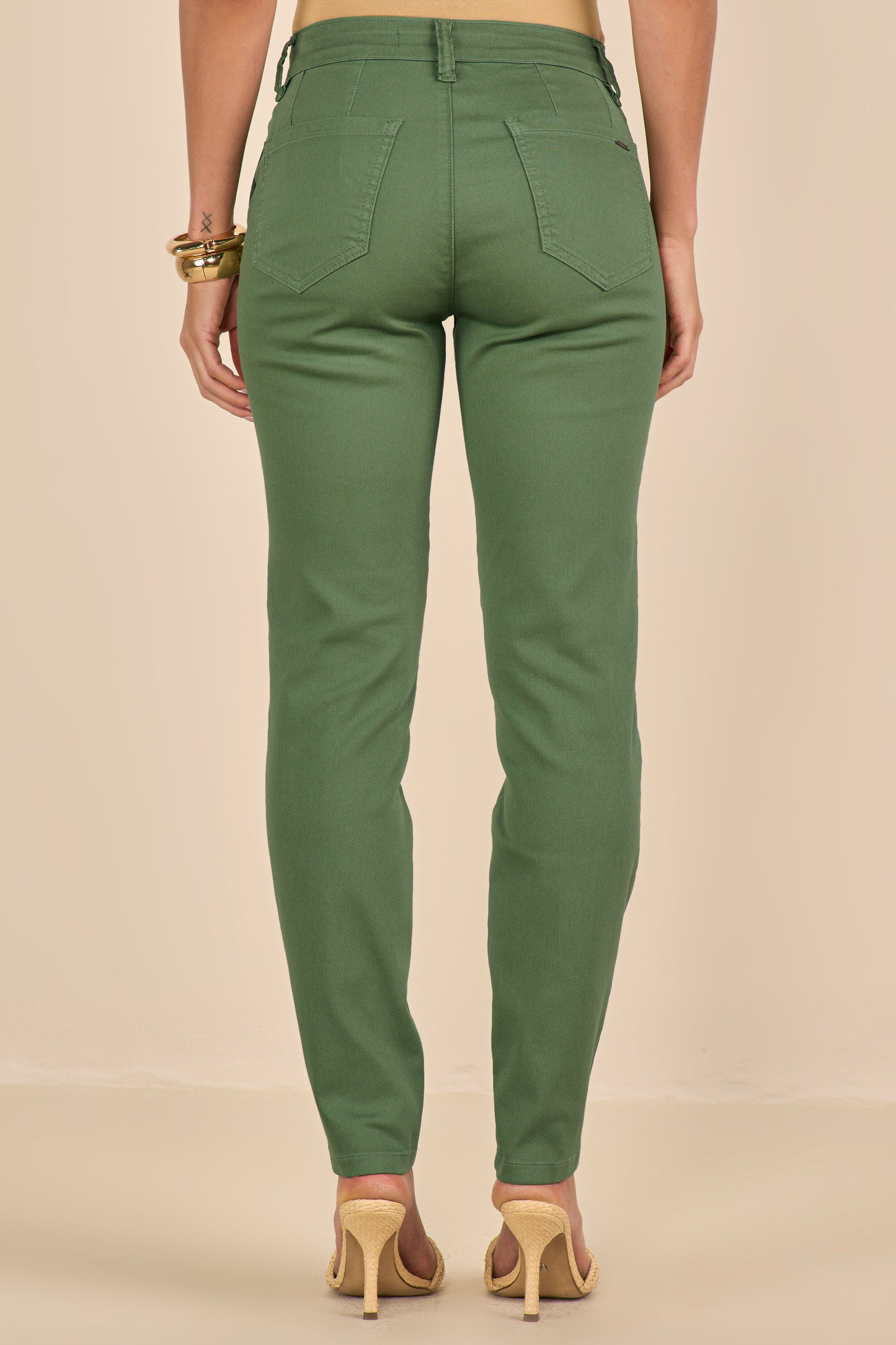calça sarja color skinny cintura intermediária alfaiataria