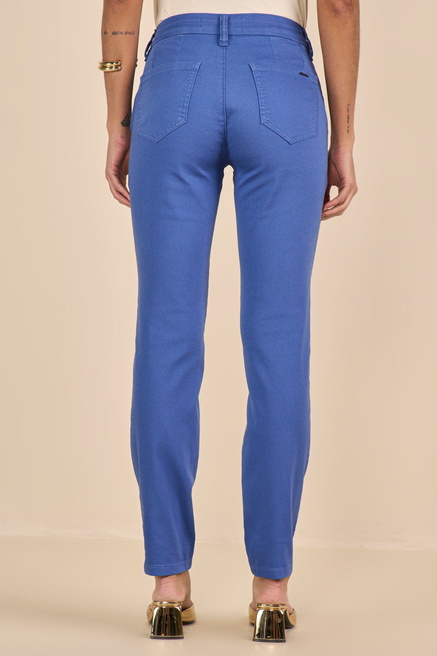 calça sarja color skinny cintura intermediária alfaiataria