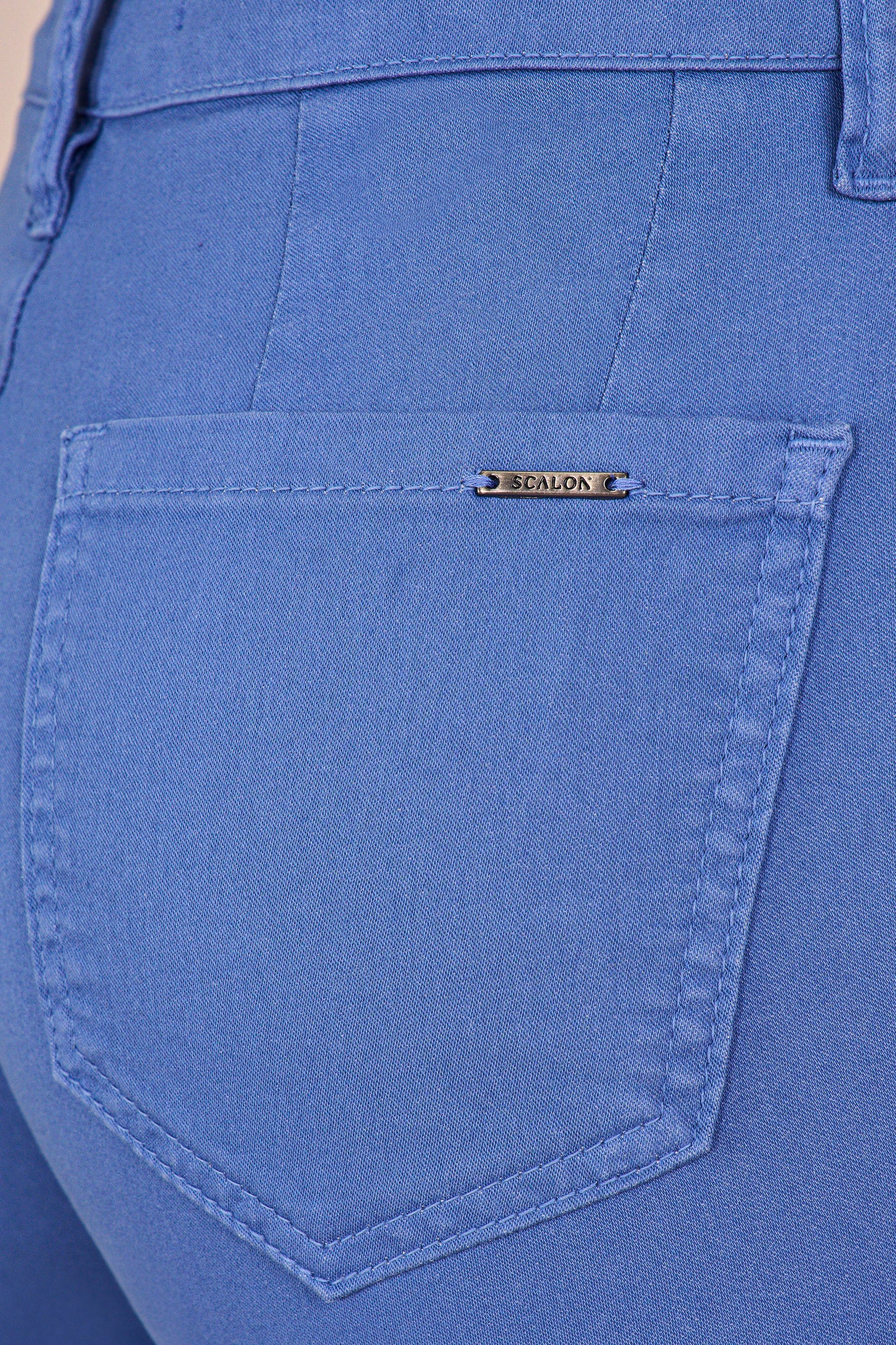 calça sarja color skinny cintura intermediária alfaiataria
