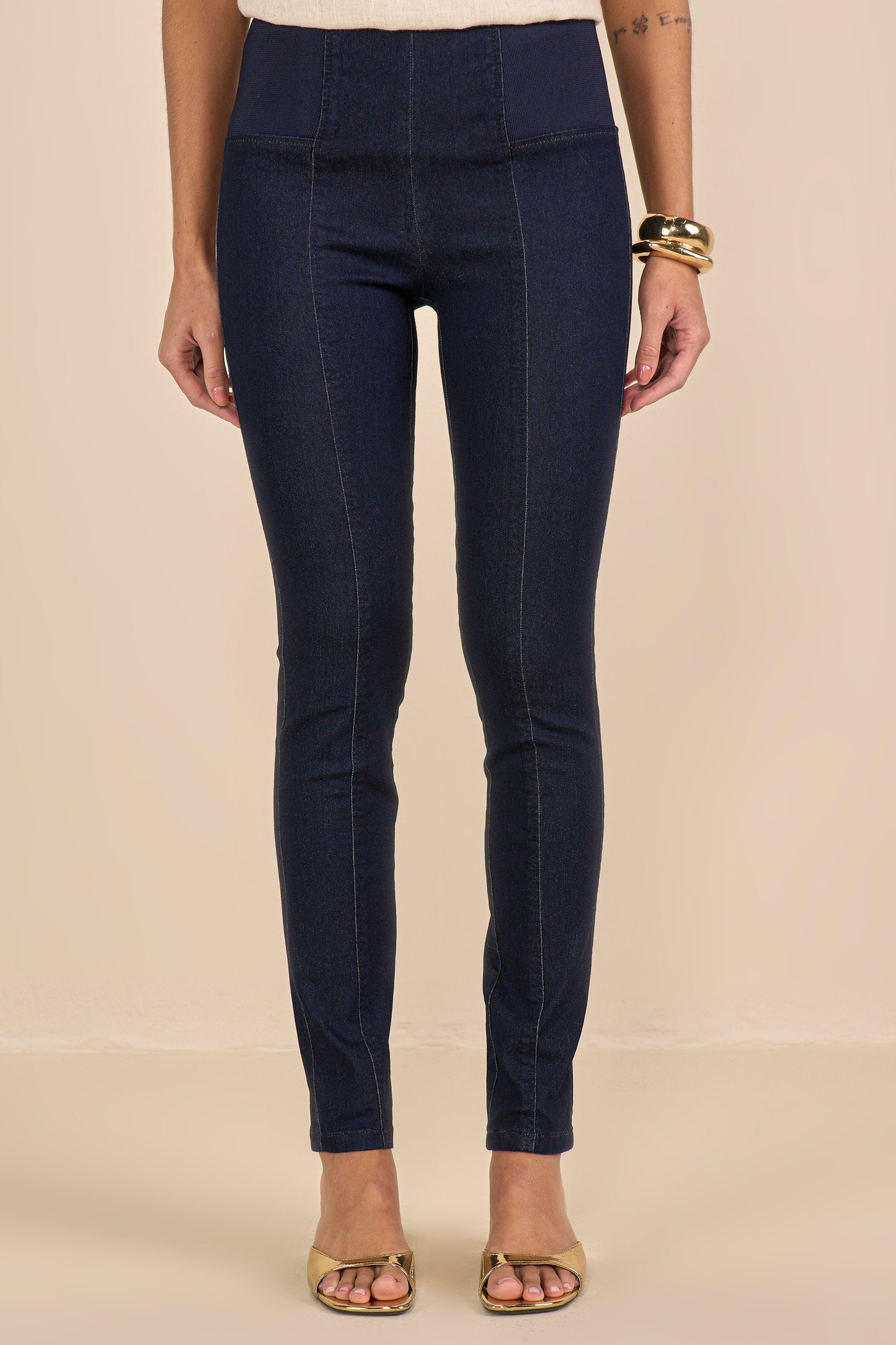 calça jeans skinny cintura intermediária cós de tricot largo