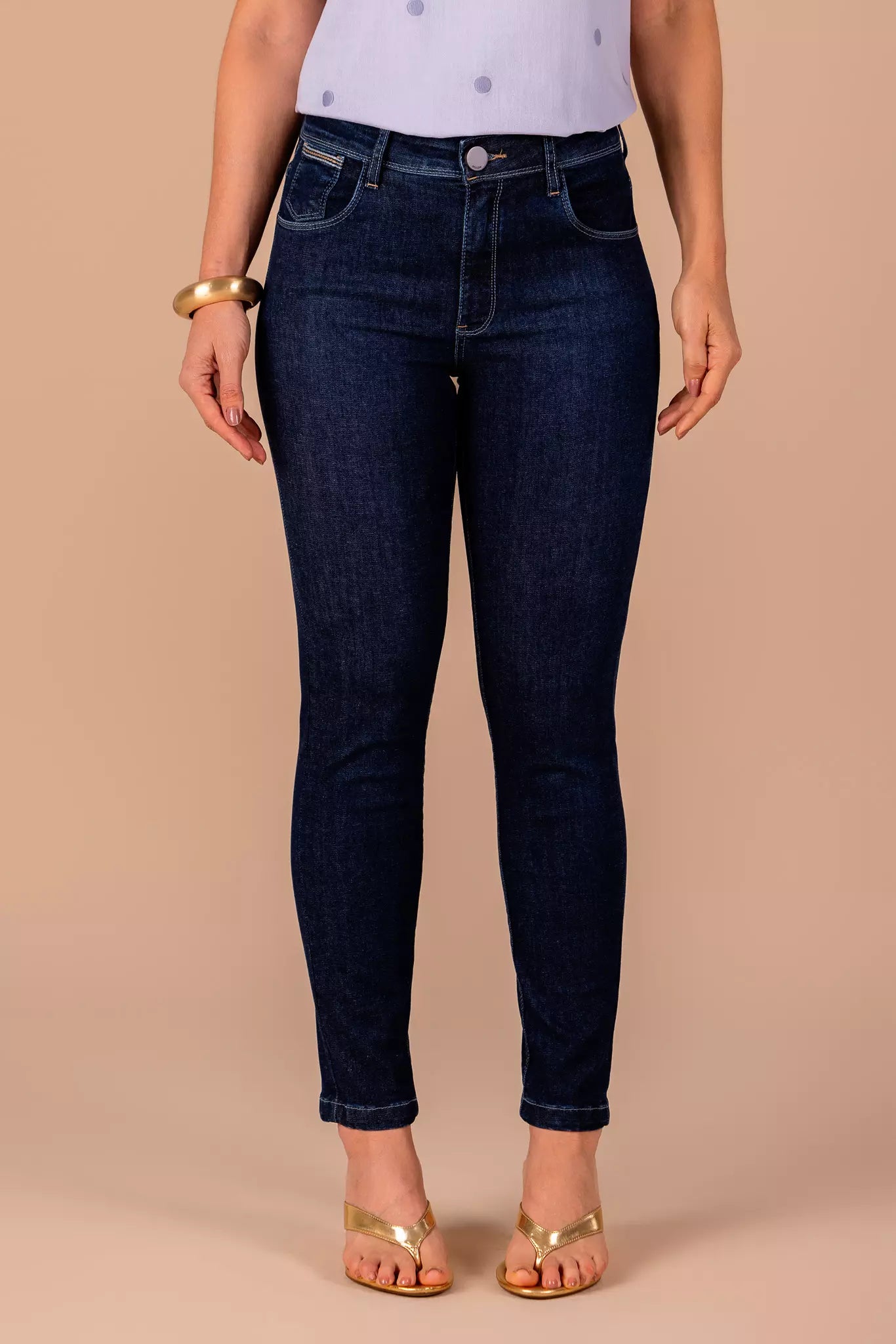 calça jeans skinny cintura intermediaria com ponto corrente