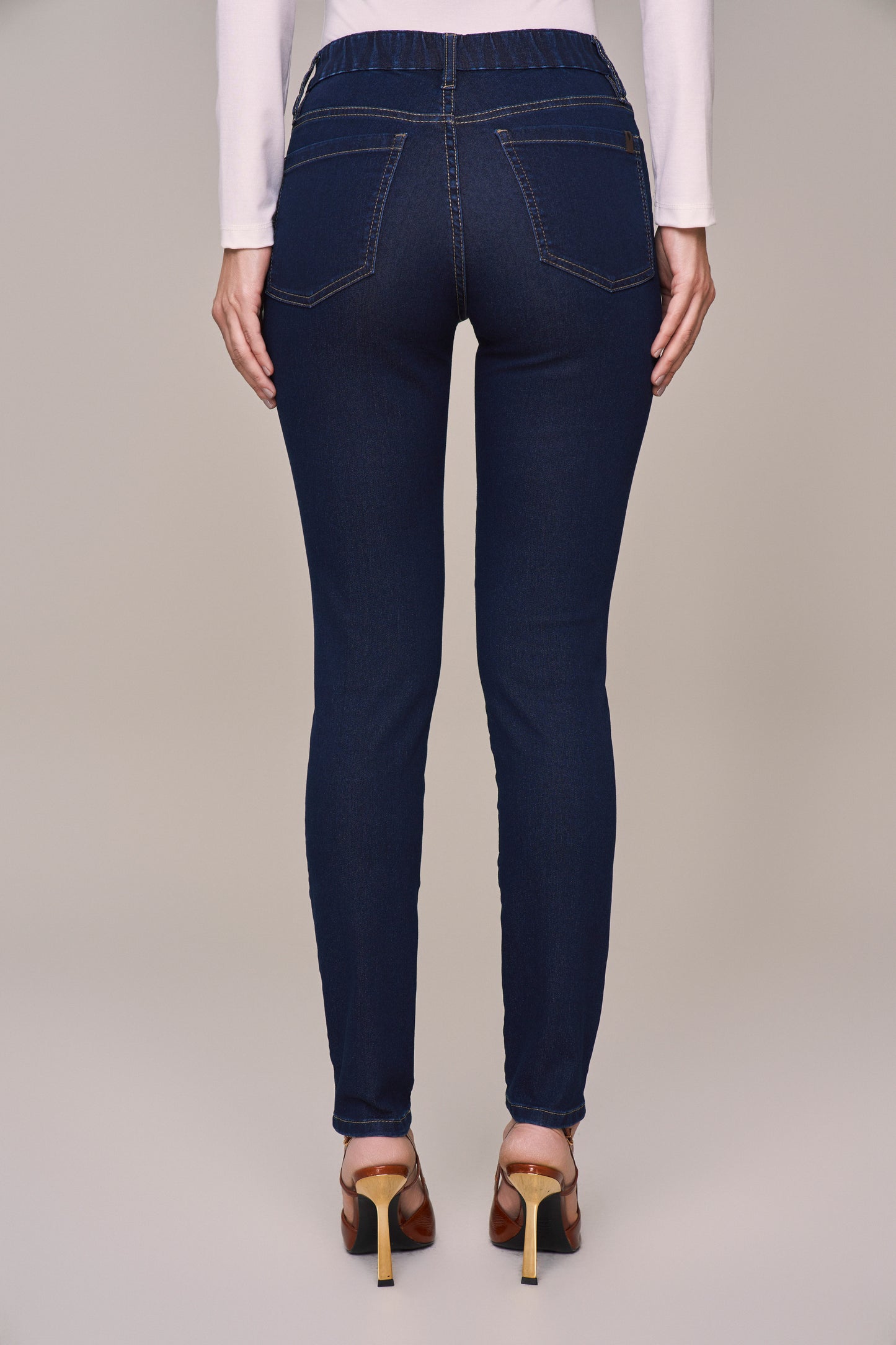 calça jeans skinny cintura intermediária com elástico