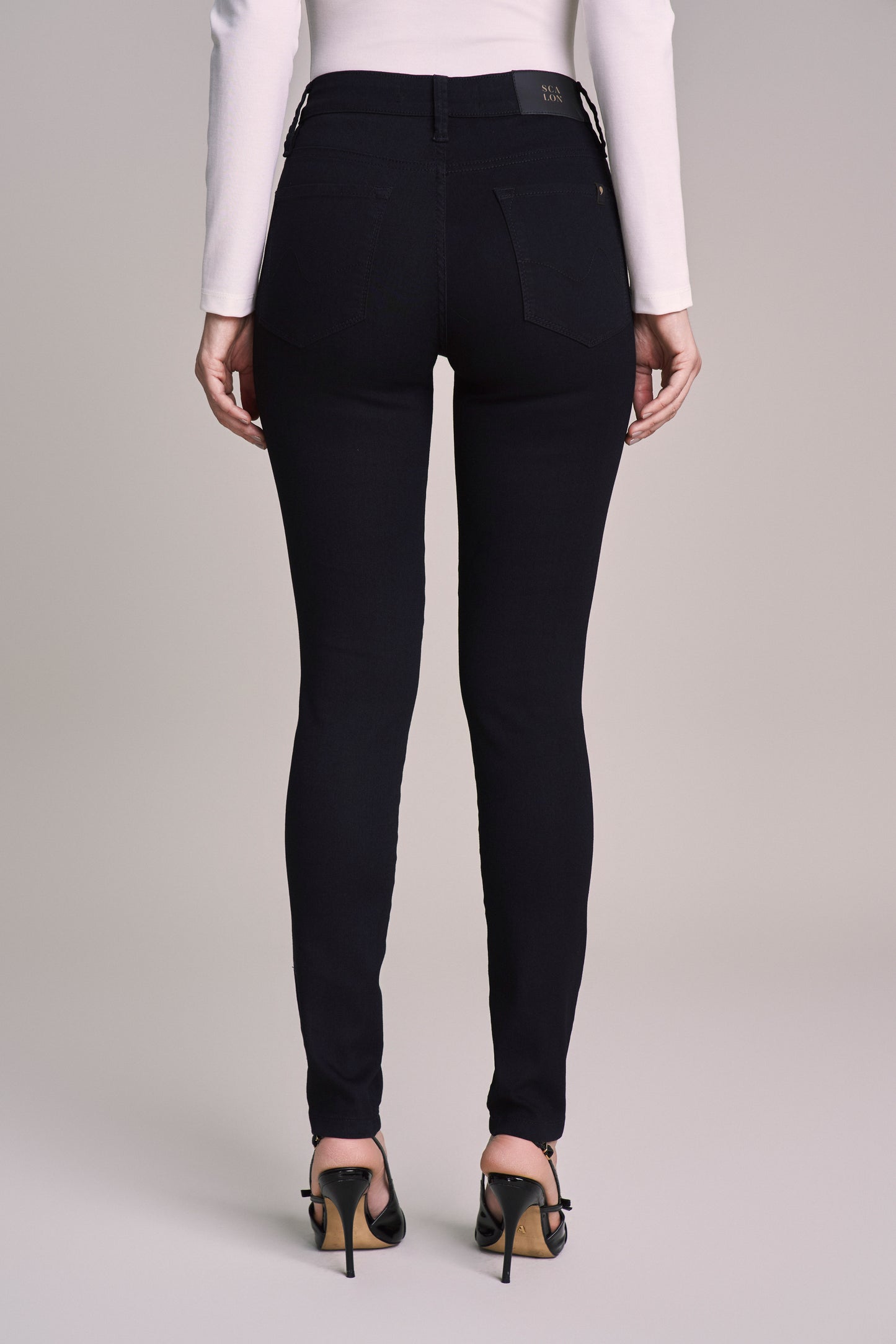 calça jeans black skinny cinturaintermediária tradicional