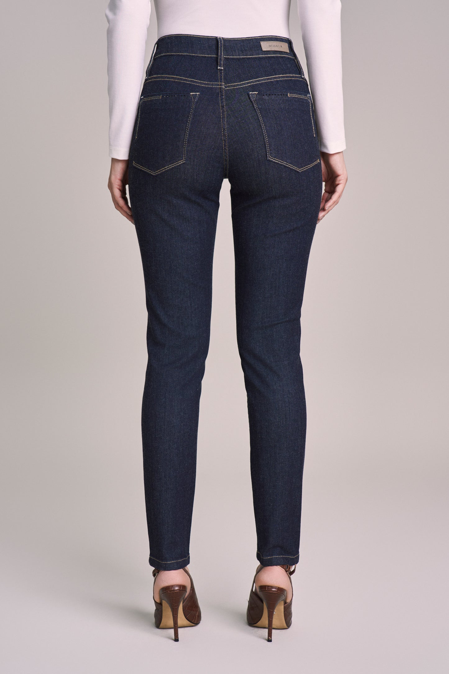 calça jeans skinny cintura intermediária com cristais