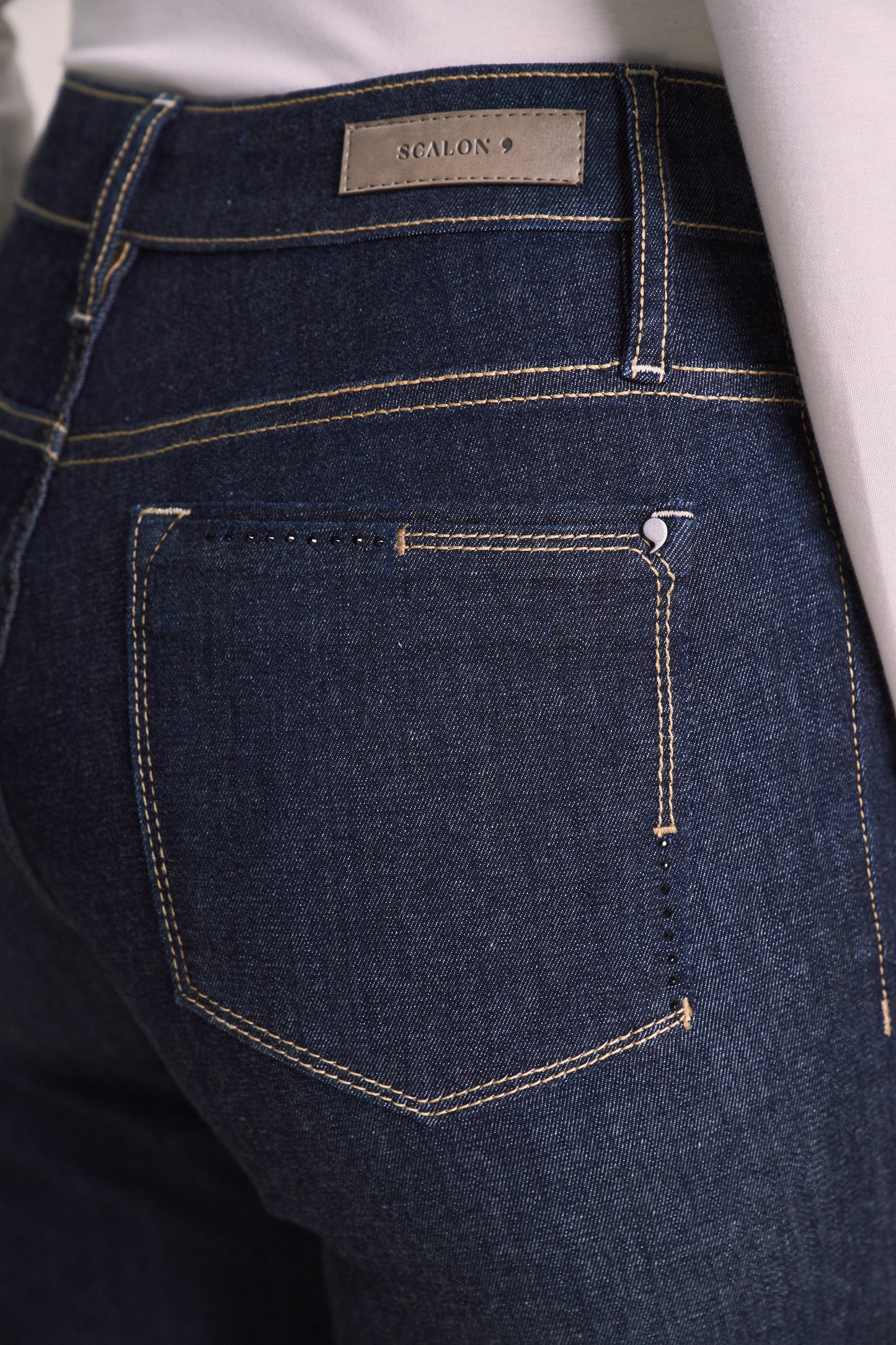 calça jeans skinny cintura intermediária com cristais