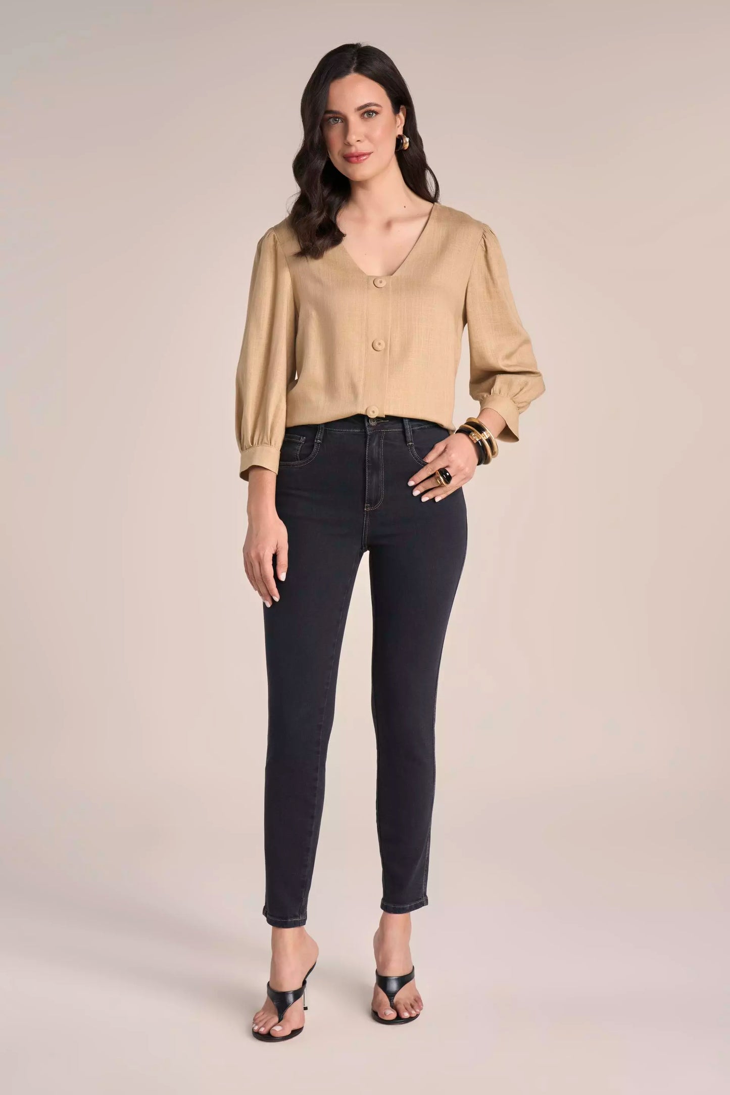 Calça Jeans Black Skinny Cintura Intermediária com Detalhe Nervura