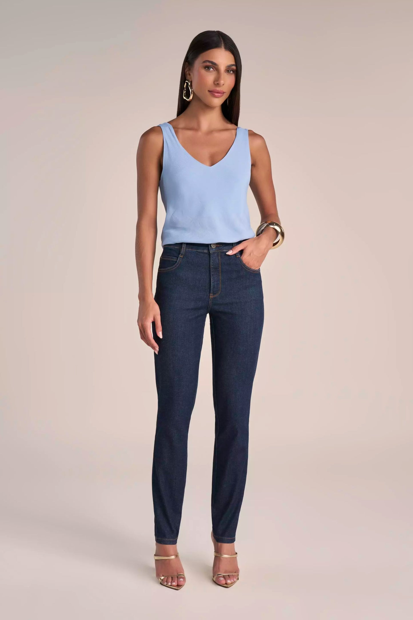 Calça Jeans Skinny Cintura Intermediária com Cristais