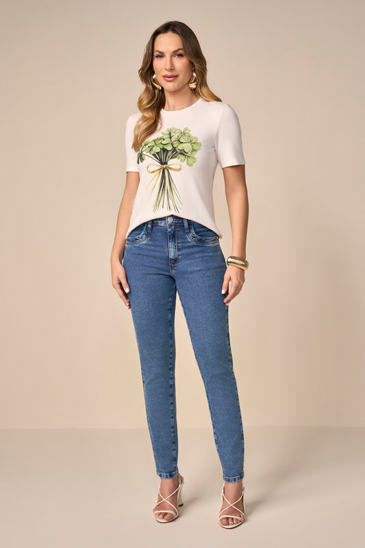 calça jeans skinny cinturaintermediária com detalhe nos bolsos