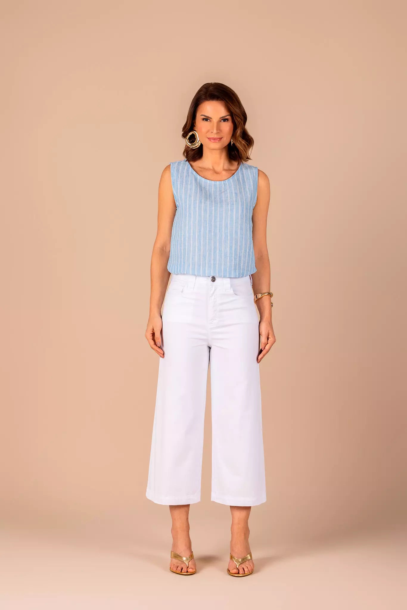 calça sarja pantacourt cintura intermediária com bordado