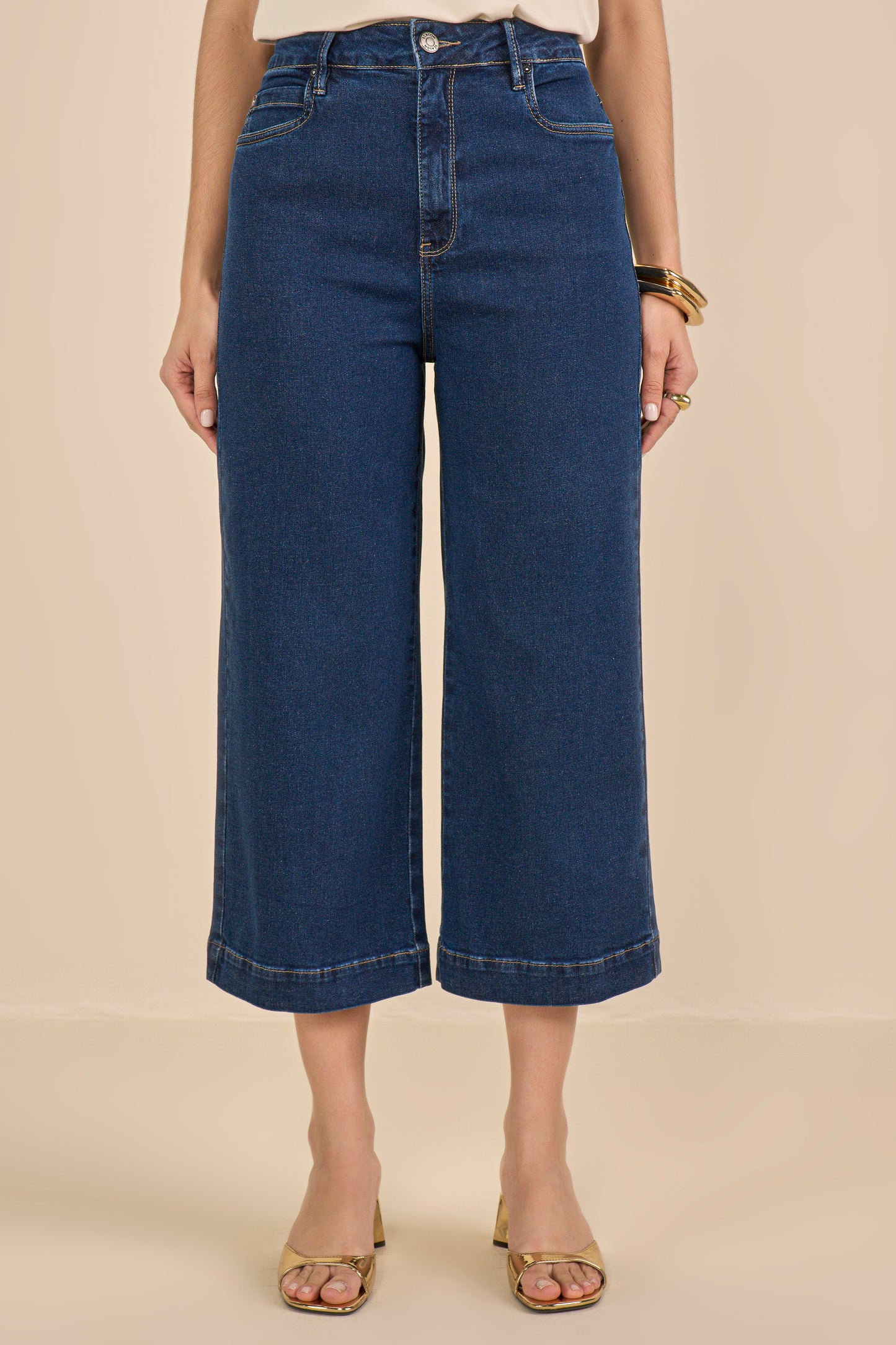 calça jeans pantacourt cintura intermediária tradicional