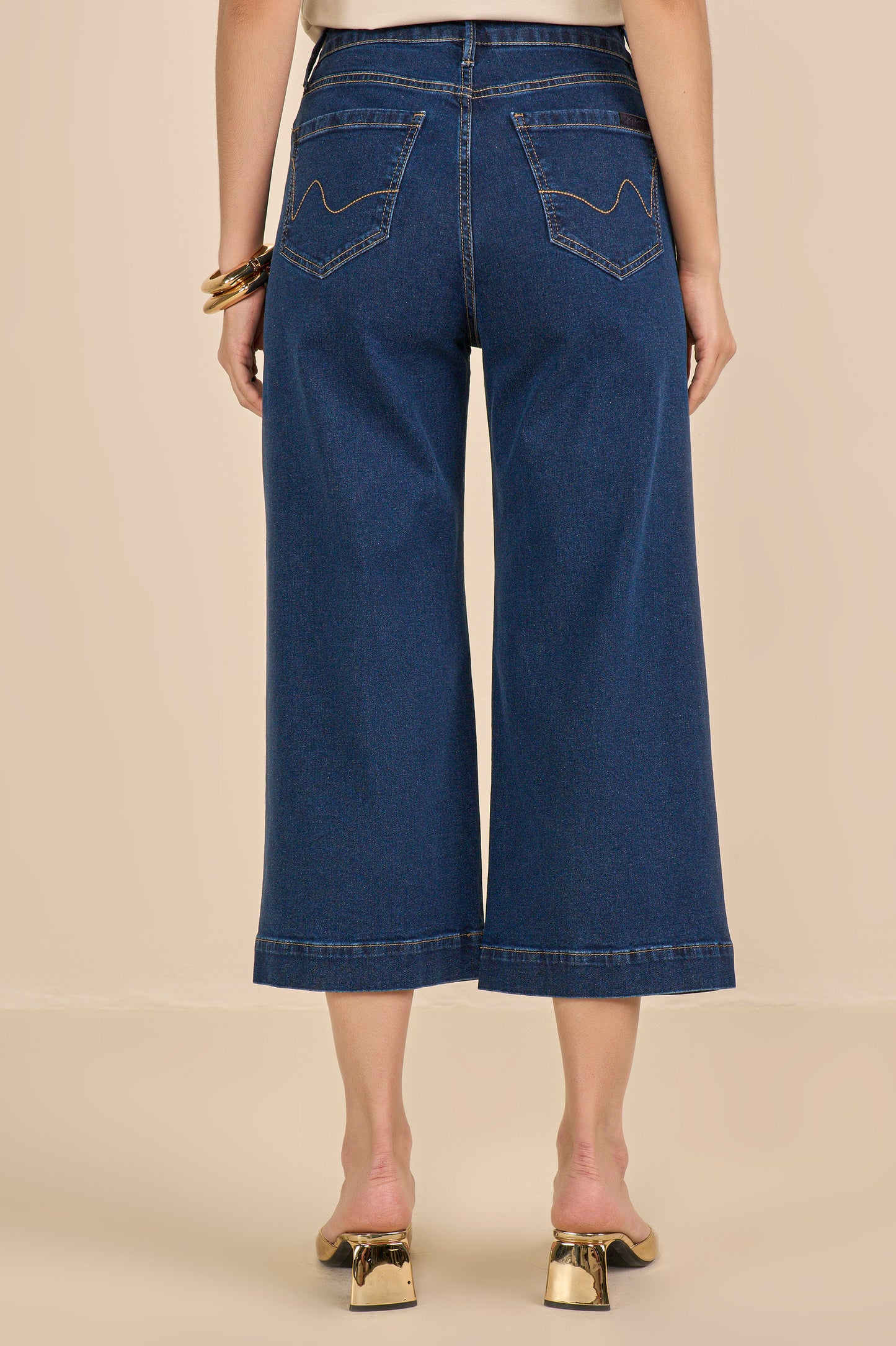 calça jeans pantacourt cintura intermediária tradicional