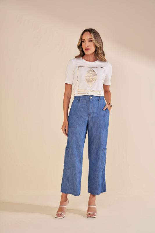 calça jeans pantacourt cintura intermediária com bolsos sobrepostos