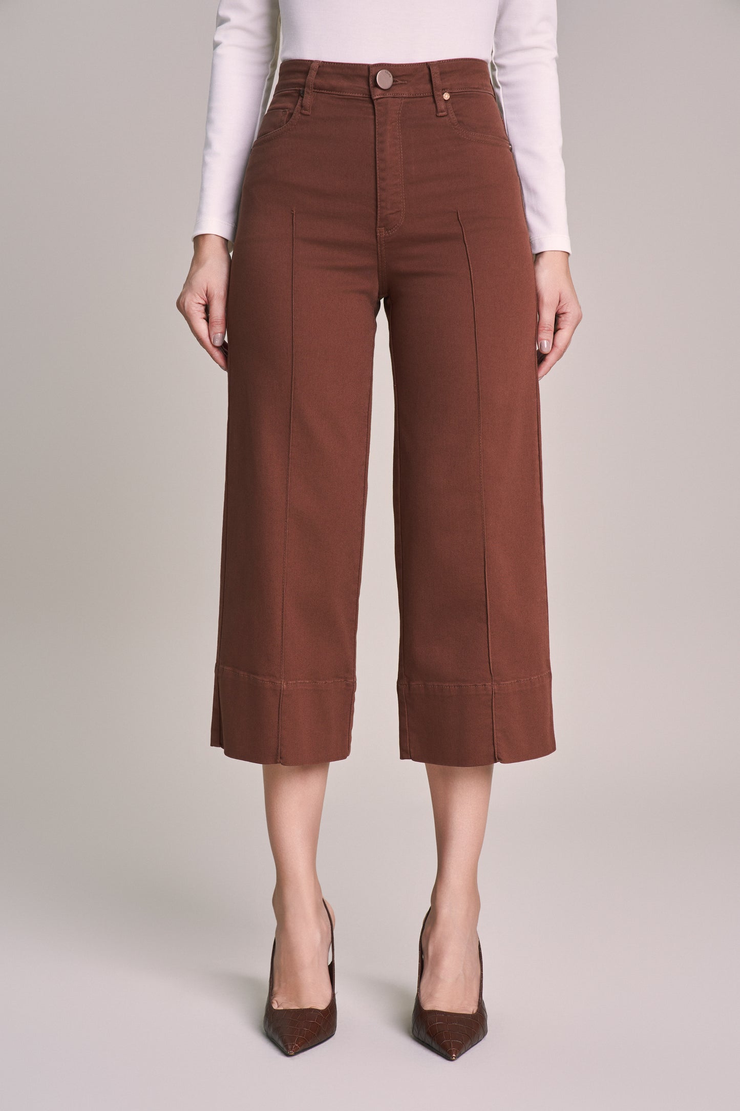 calça sarja pantacourt cintura intermediária com nervura