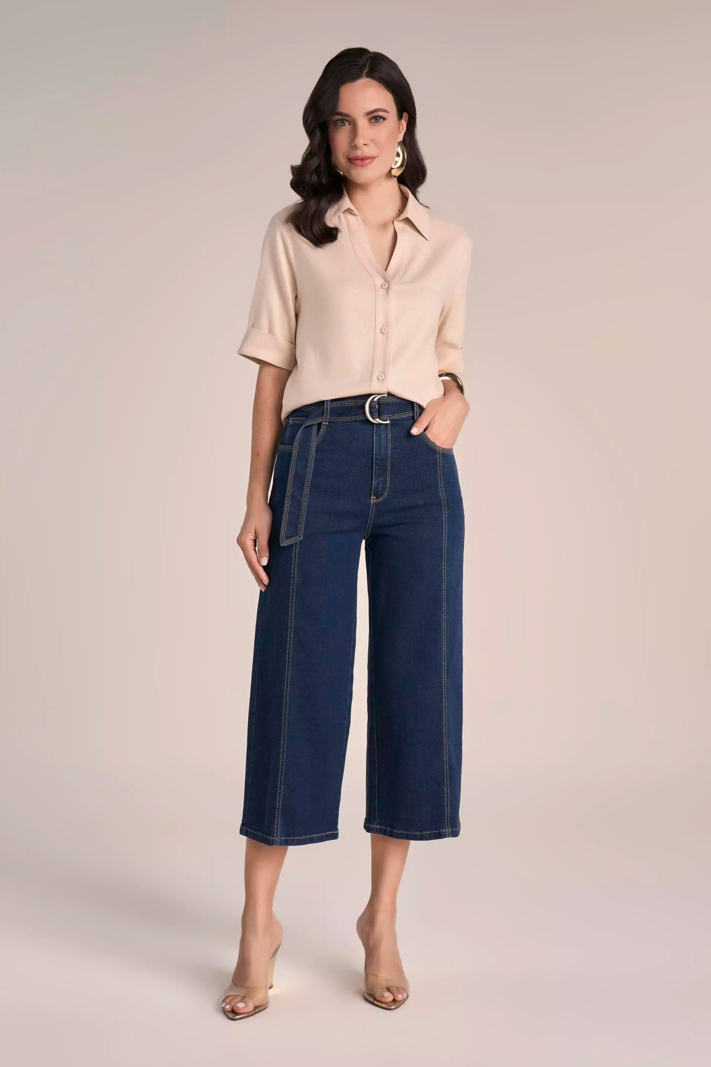 Calça Jeans Pantacourt Cintura Intermediária com Cinto