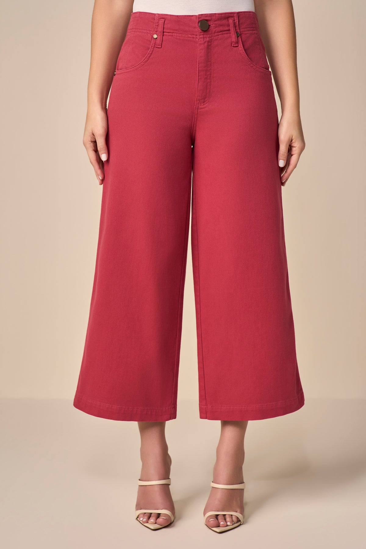 calça sarja color pantacourt cintura intermediária com recortes