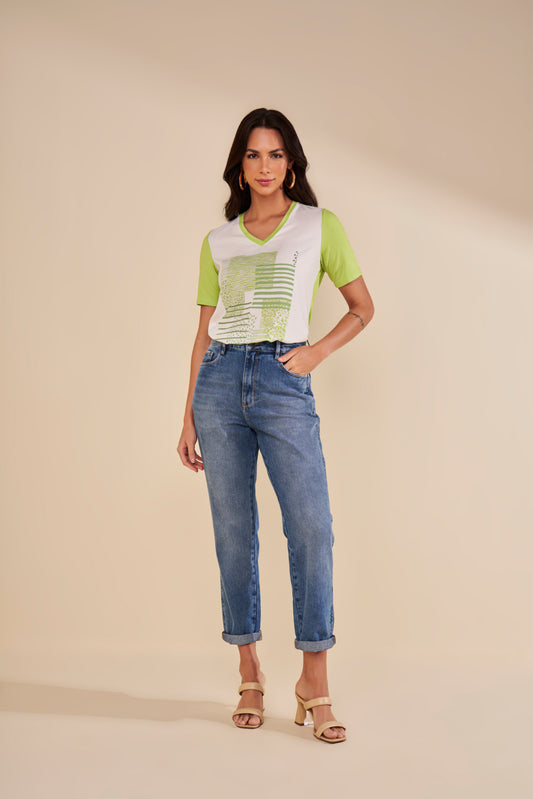 calça jeans boyfriend cintura intermediária com puídos