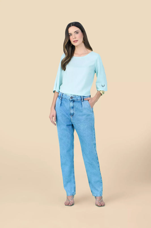 calça jeans boyfriend cintura intermediária  com bolso faca