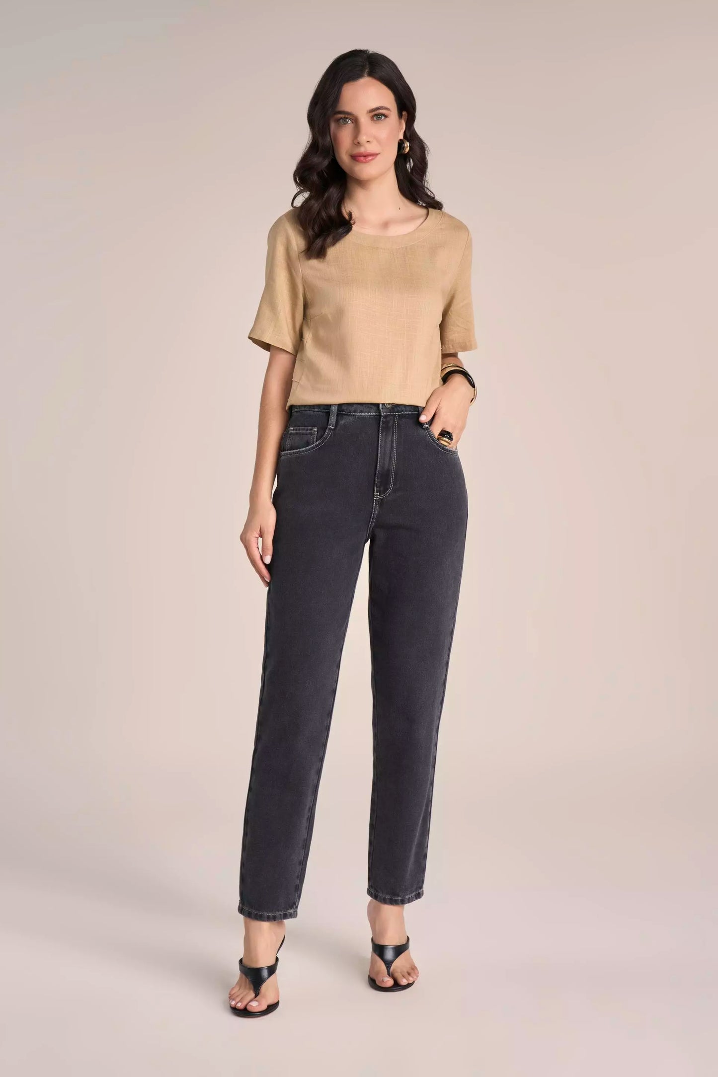 Calça Jeans Black Boyfriend Cintura Intermediária com Bordado