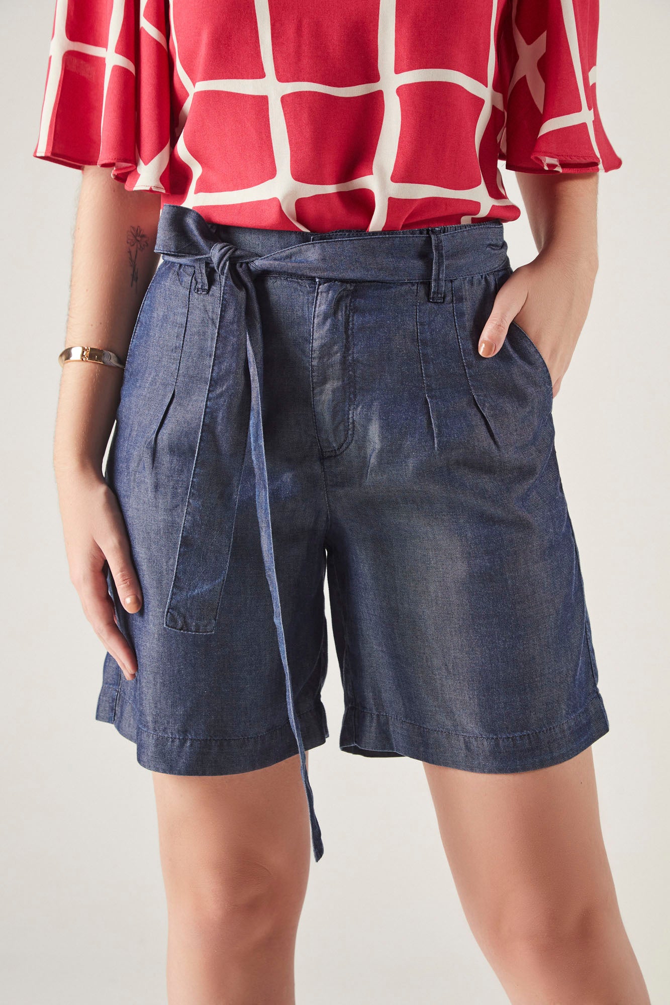 bermuda jeans midi cintura intermediária alfaiataria