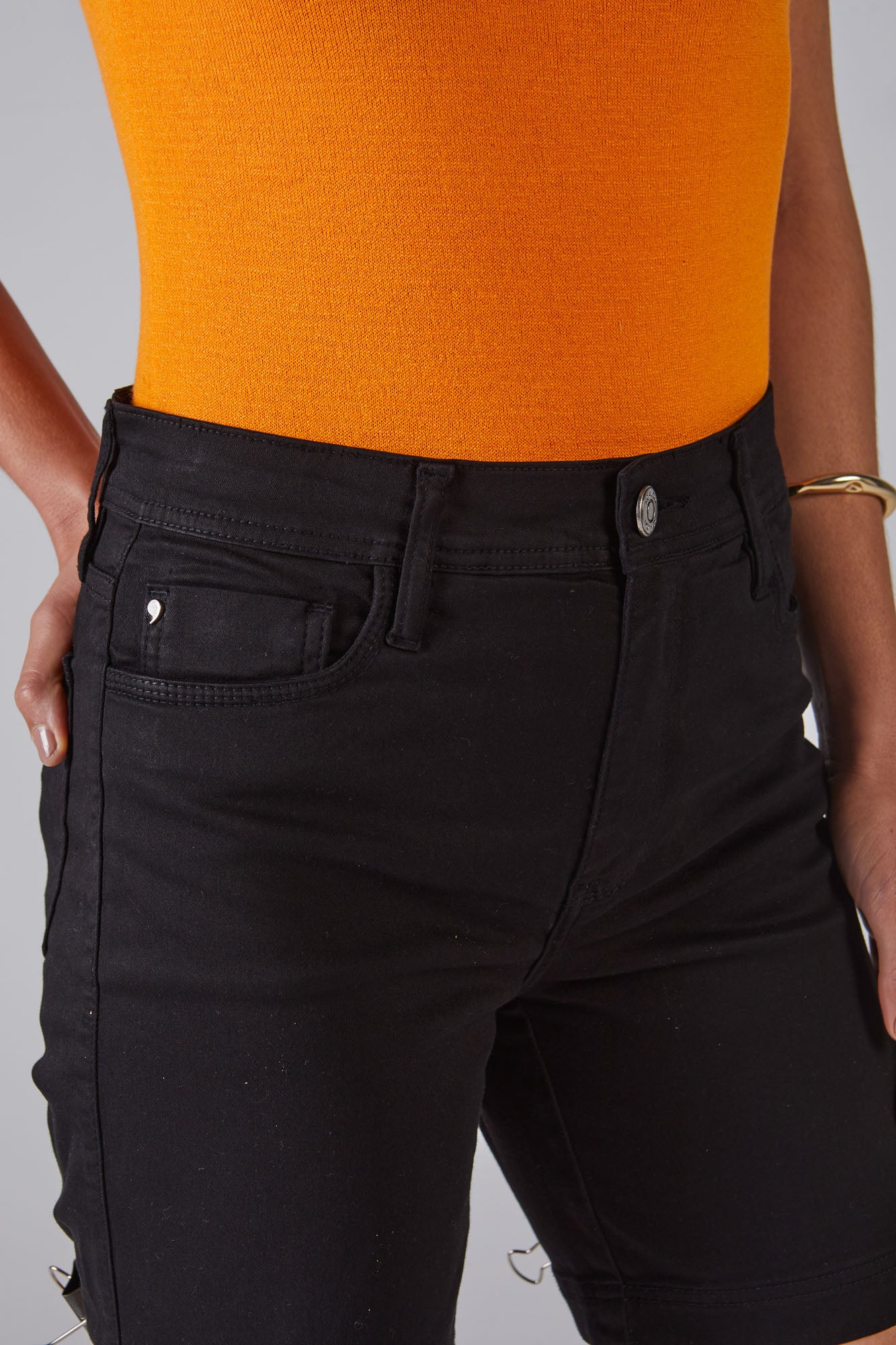 bermuda sarja color midi cintura intermediária básica