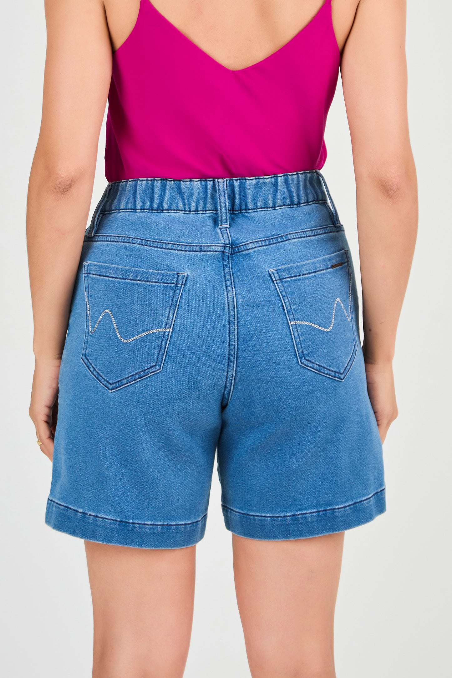 bermuda jeans malha midi cintura intermediária com bordado