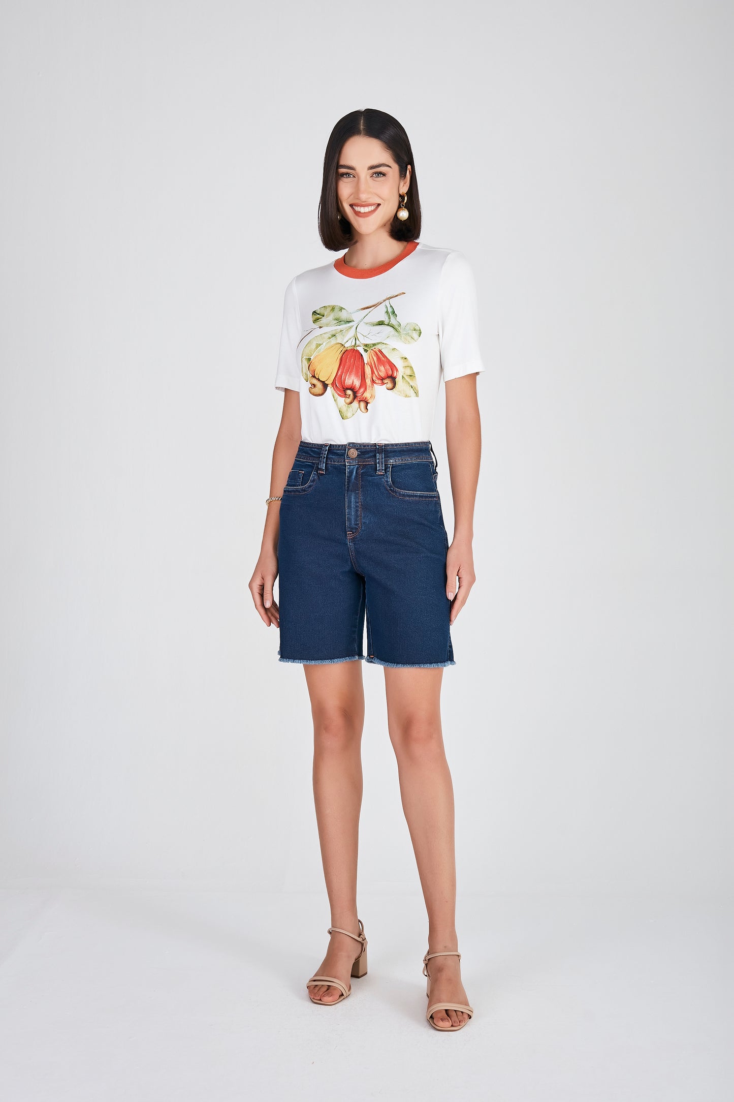 bermuda jeans mom cintura intermediária detalhes pesponto