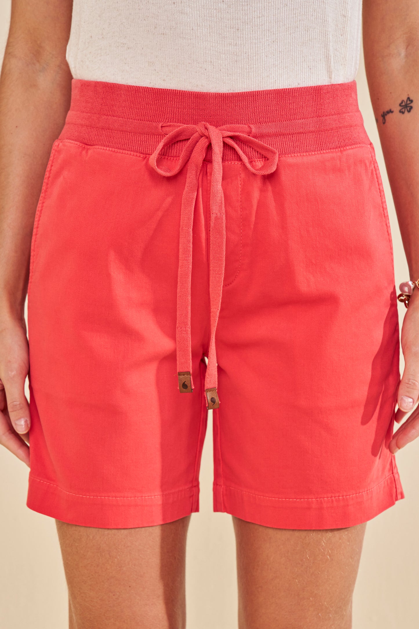 bermuda malha color midi comfort cintura intermediária cós tricot