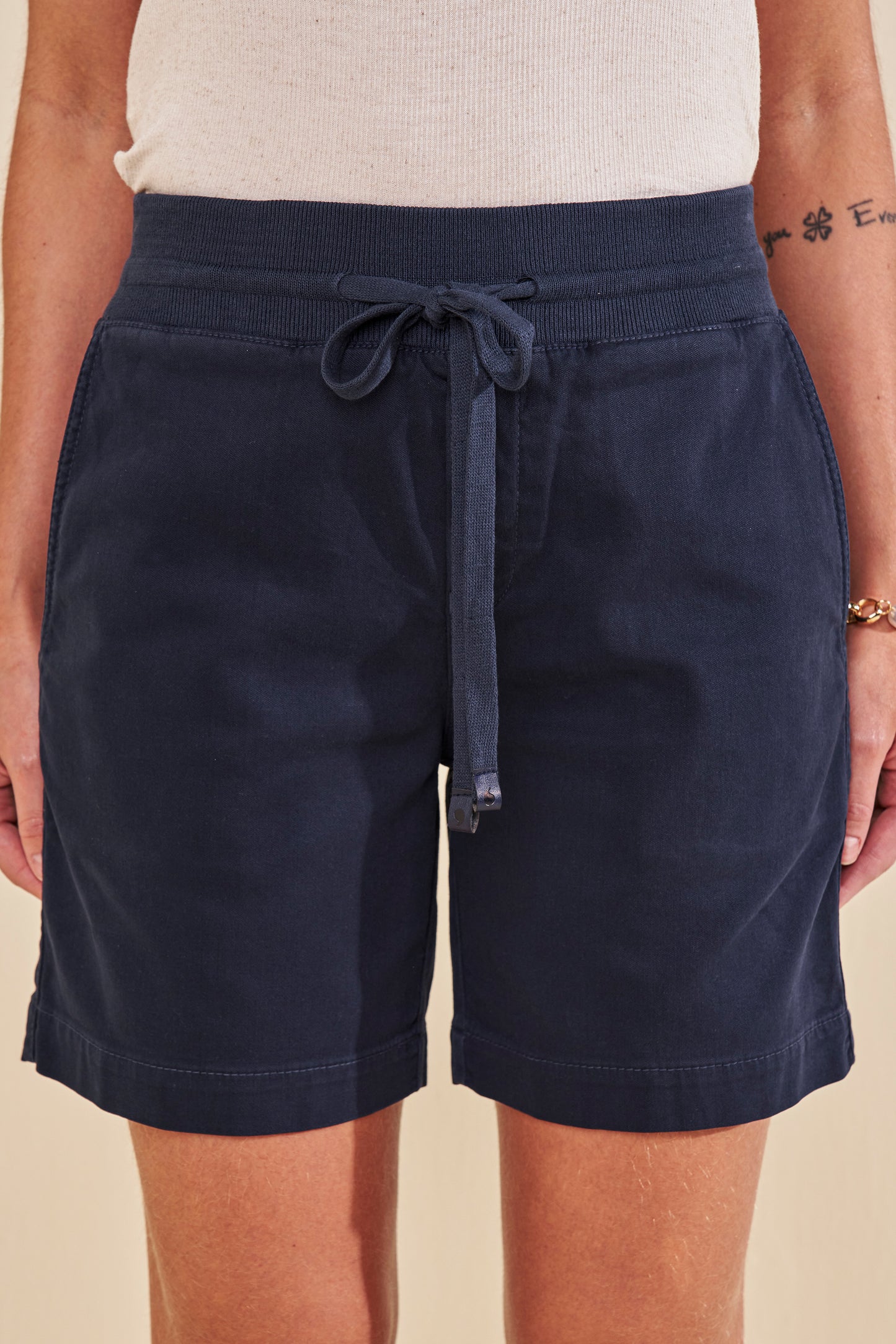 bermuda malha color midi comfort cintura intermediária cós tricot