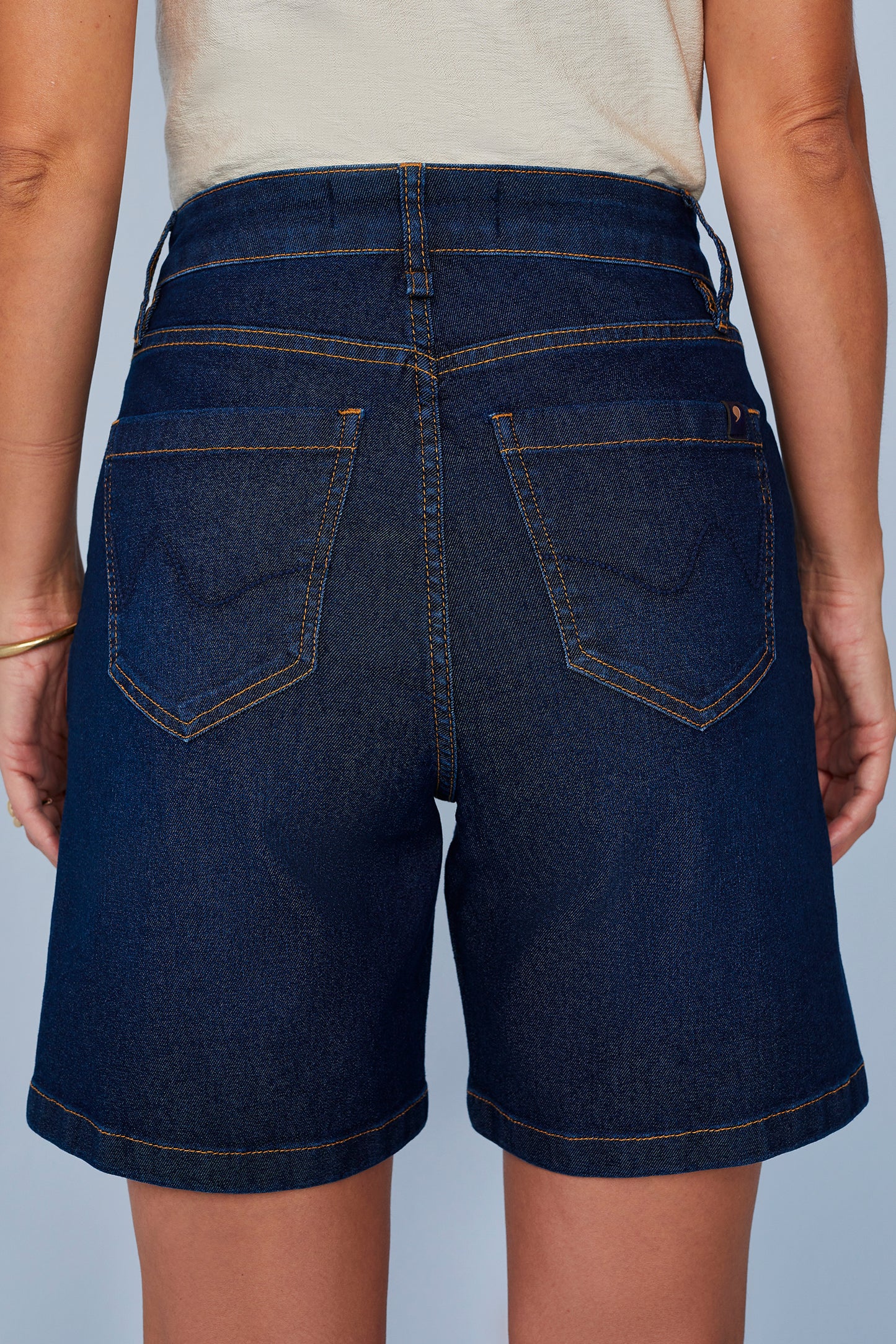 bermuda jeans midi cintura intermediária com abertura