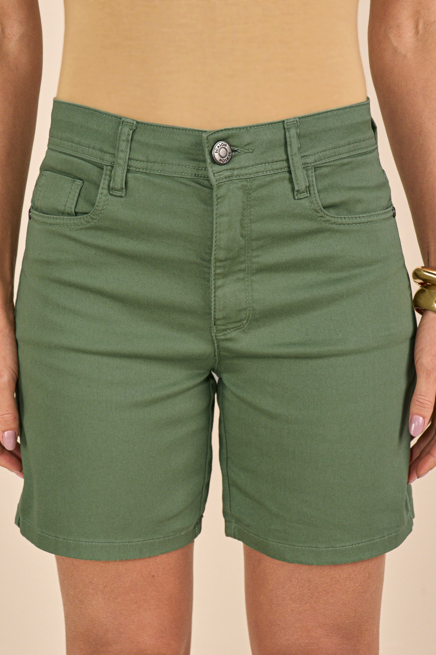 bermuda sarja color midi cintura intermediária básica