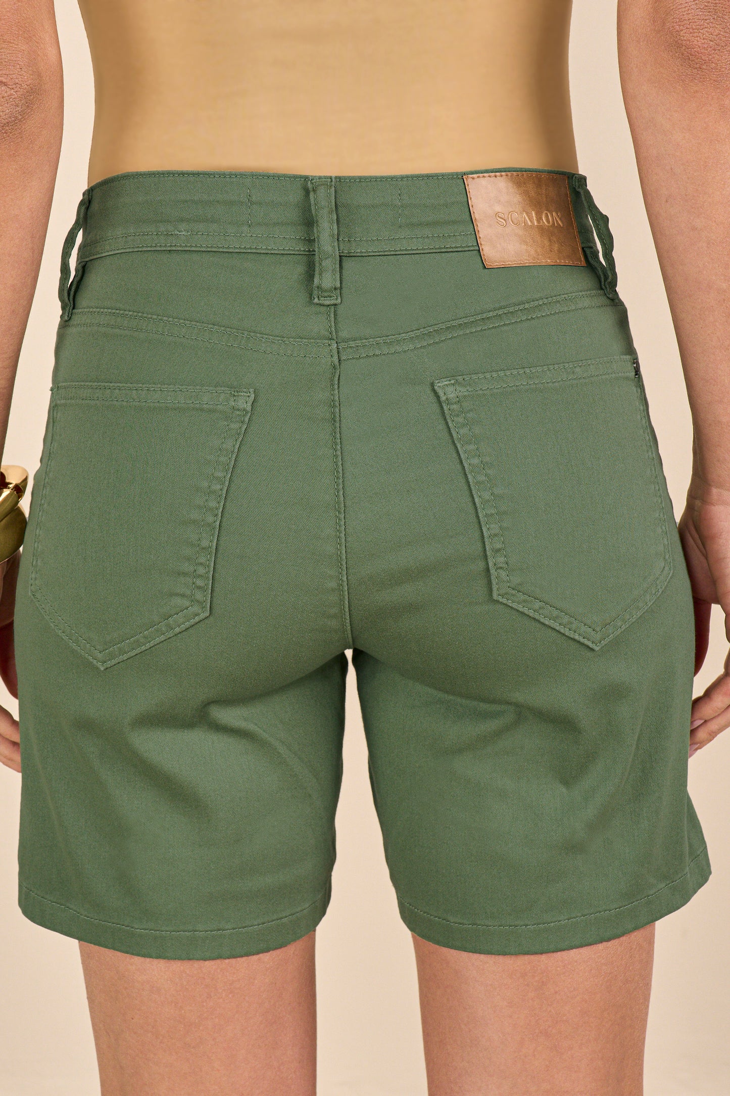 bermuda sarja color midi cintura intermediária básica