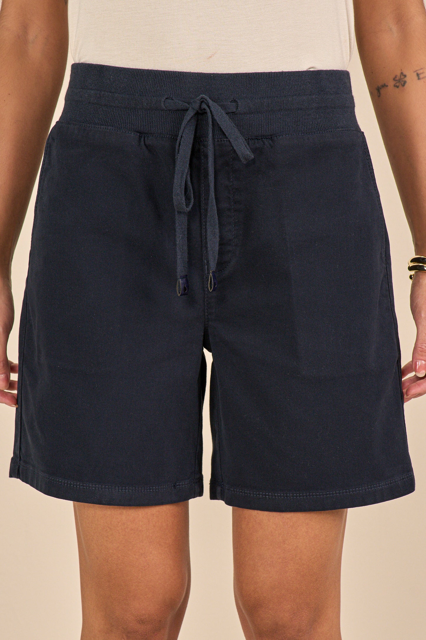 bermuda malha color midi comfort cintura intermediária cós tricot