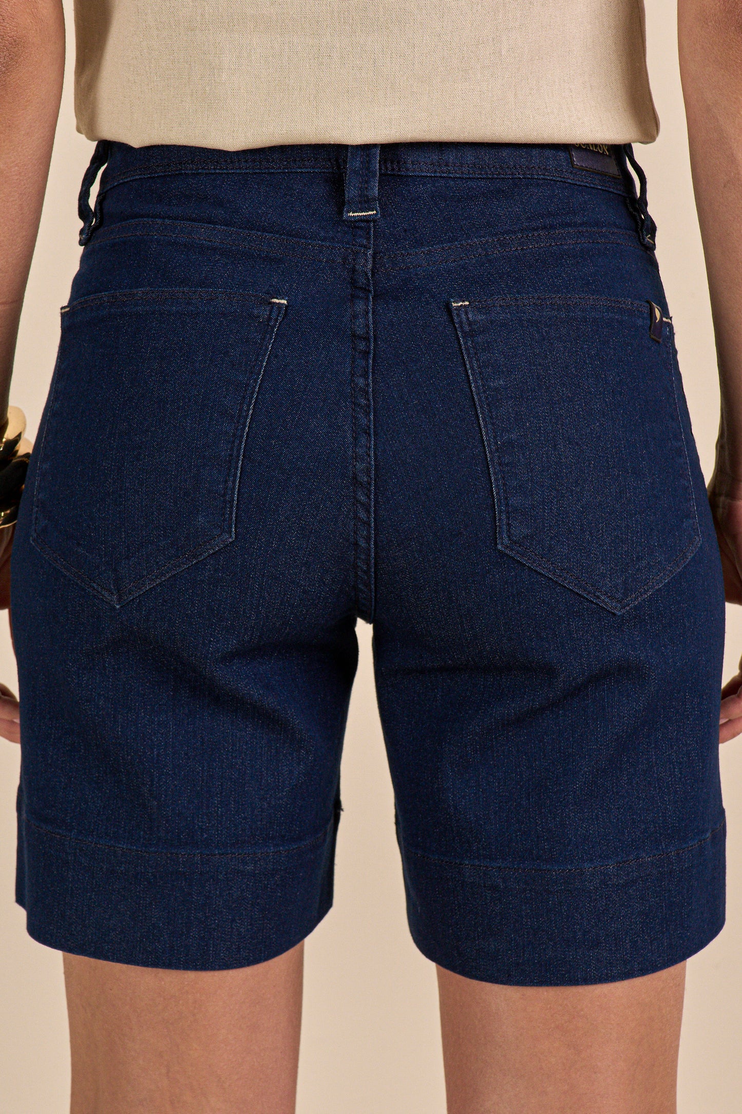 bermuda jeans midi  cintura intermediária com galão lateral