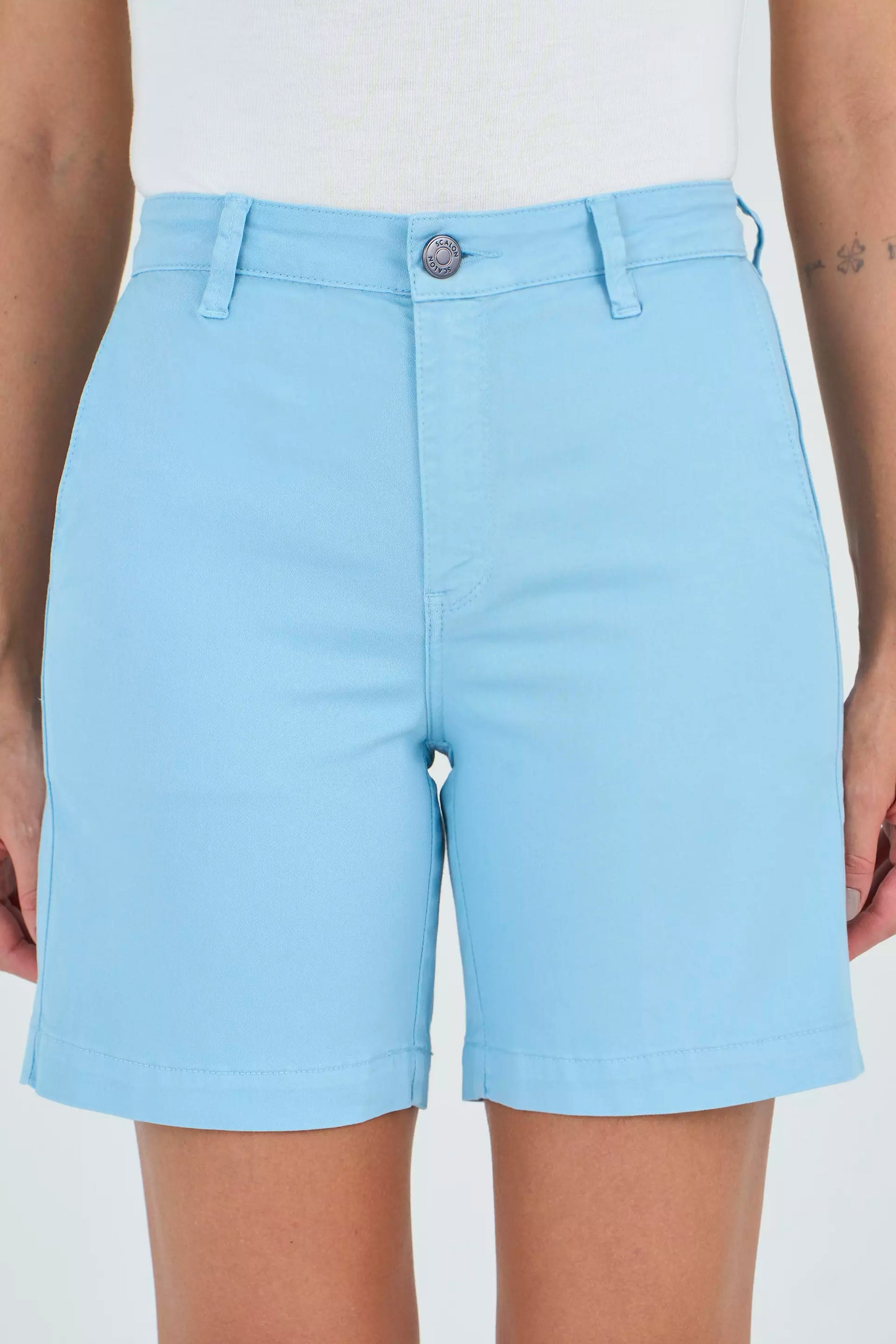 bermuda sarja color midi cintura intermediária alfaiataria