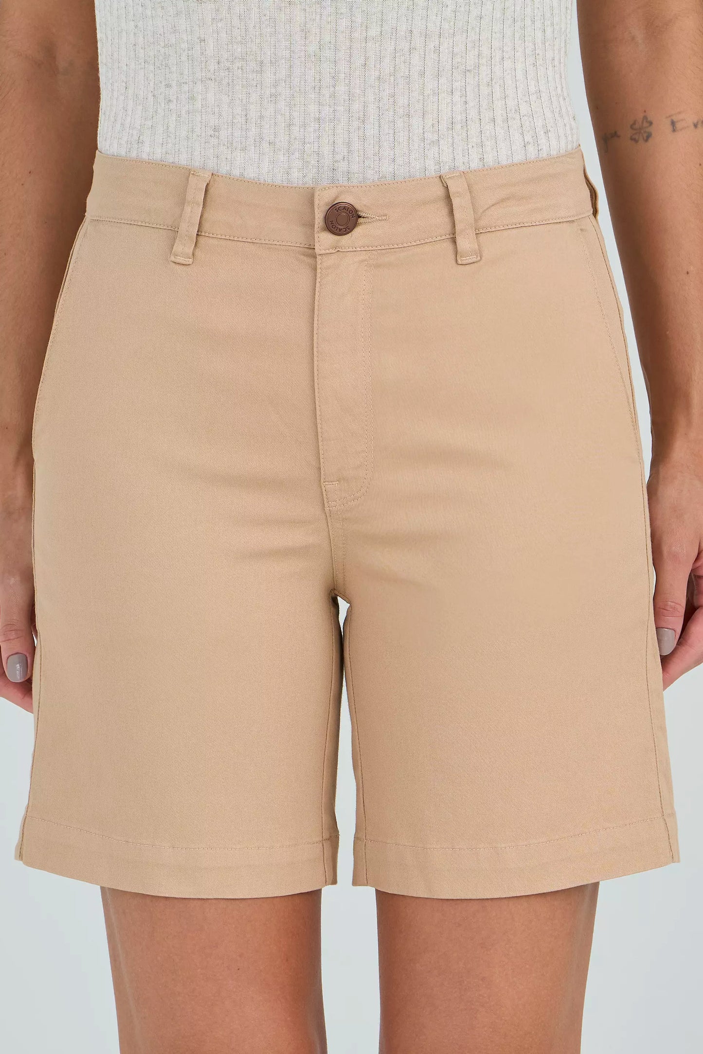 bermuda sarja color midi cintura intermediária alfaiataria