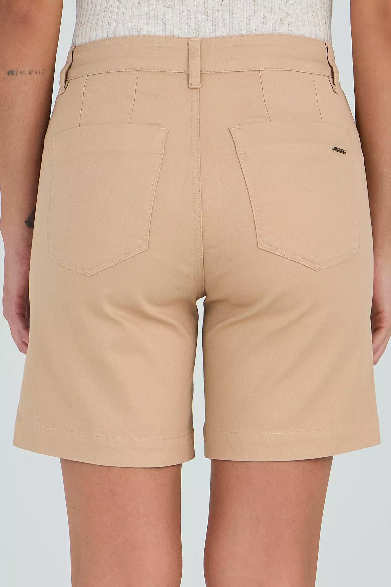 bermuda sarja color midi cintura intermediária alfaiataria