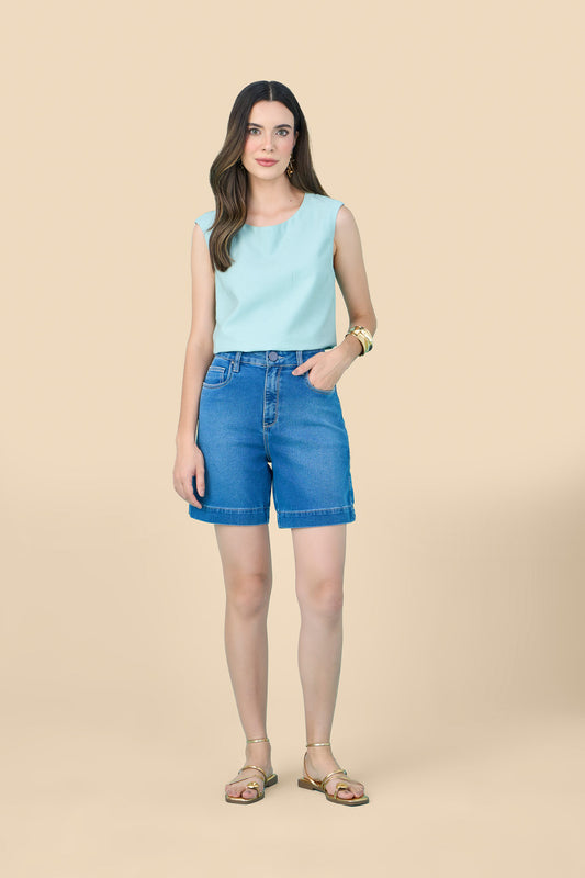 bermuda jeans midi cintura interemediária com detalhes nos bolsos