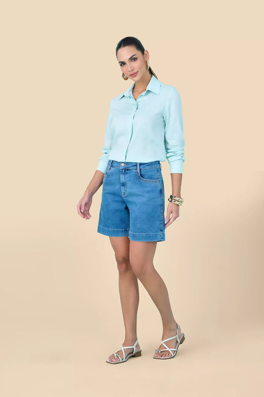 bermuda jeans midi cintura intermediária com ponto corrente
