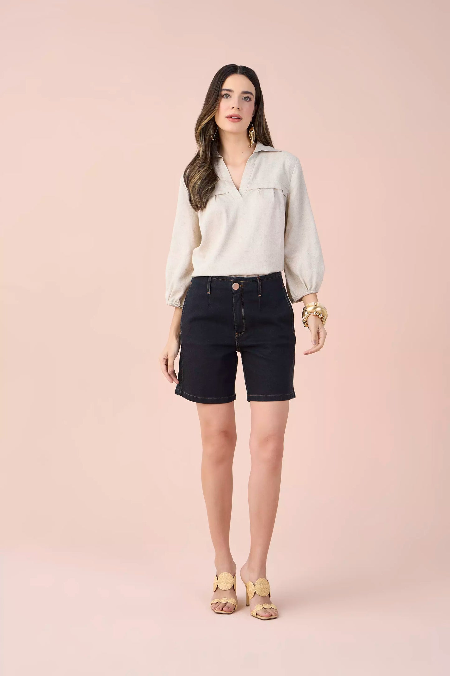 bermuda jeans black midi cintura intermediária com pence
