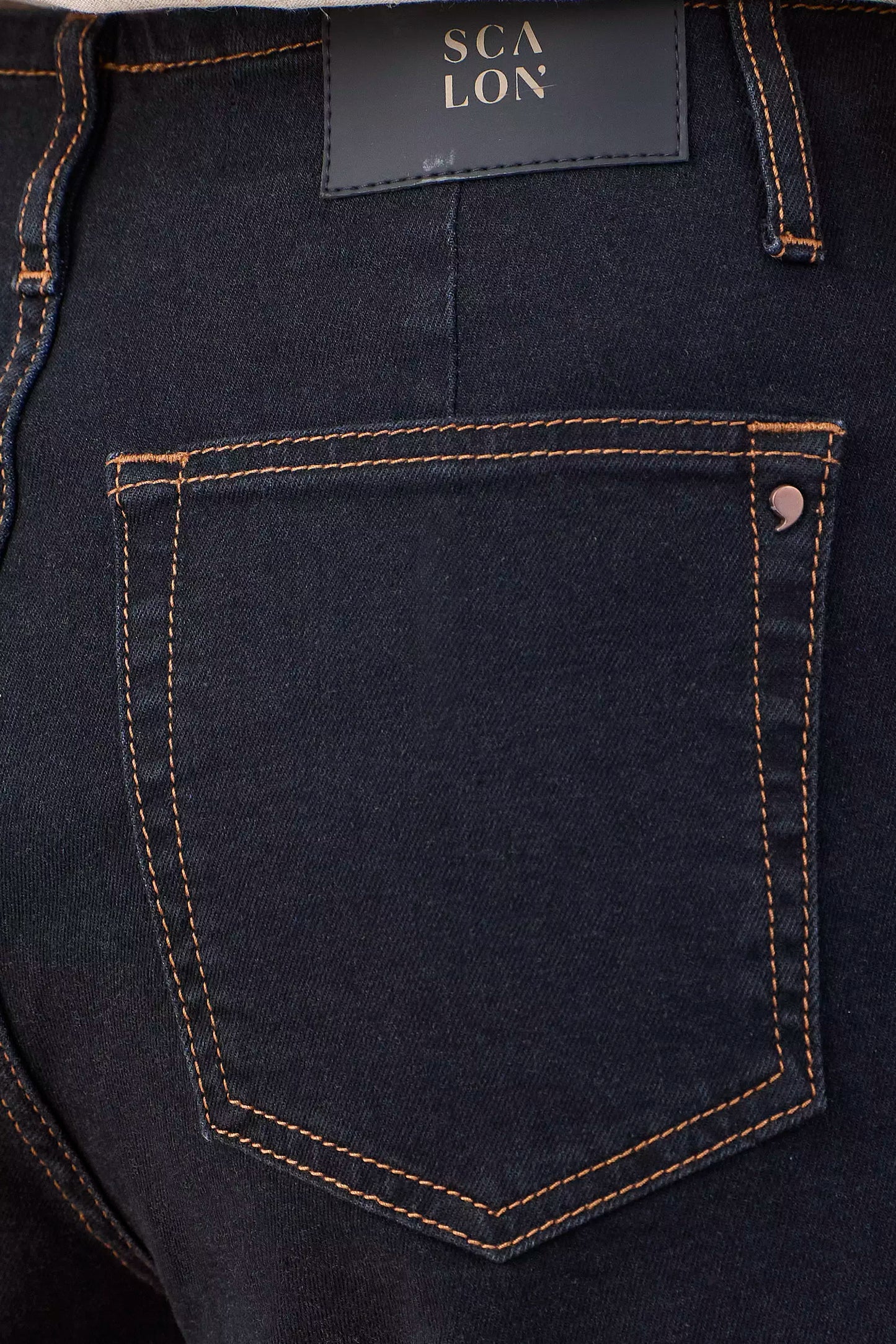 bermuda jeans black midi cintura intermediária com pence