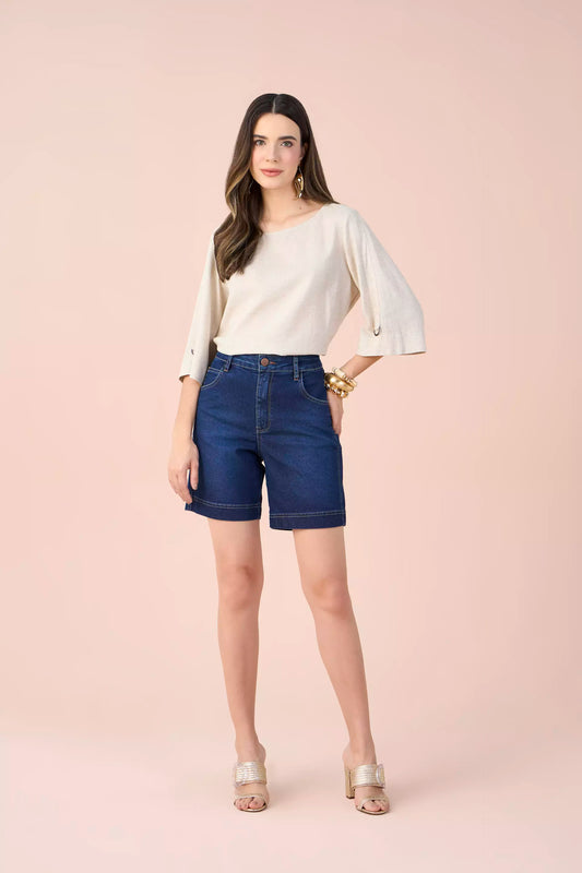 bermuda jeans midi cintura intermediária com detalhe lateral