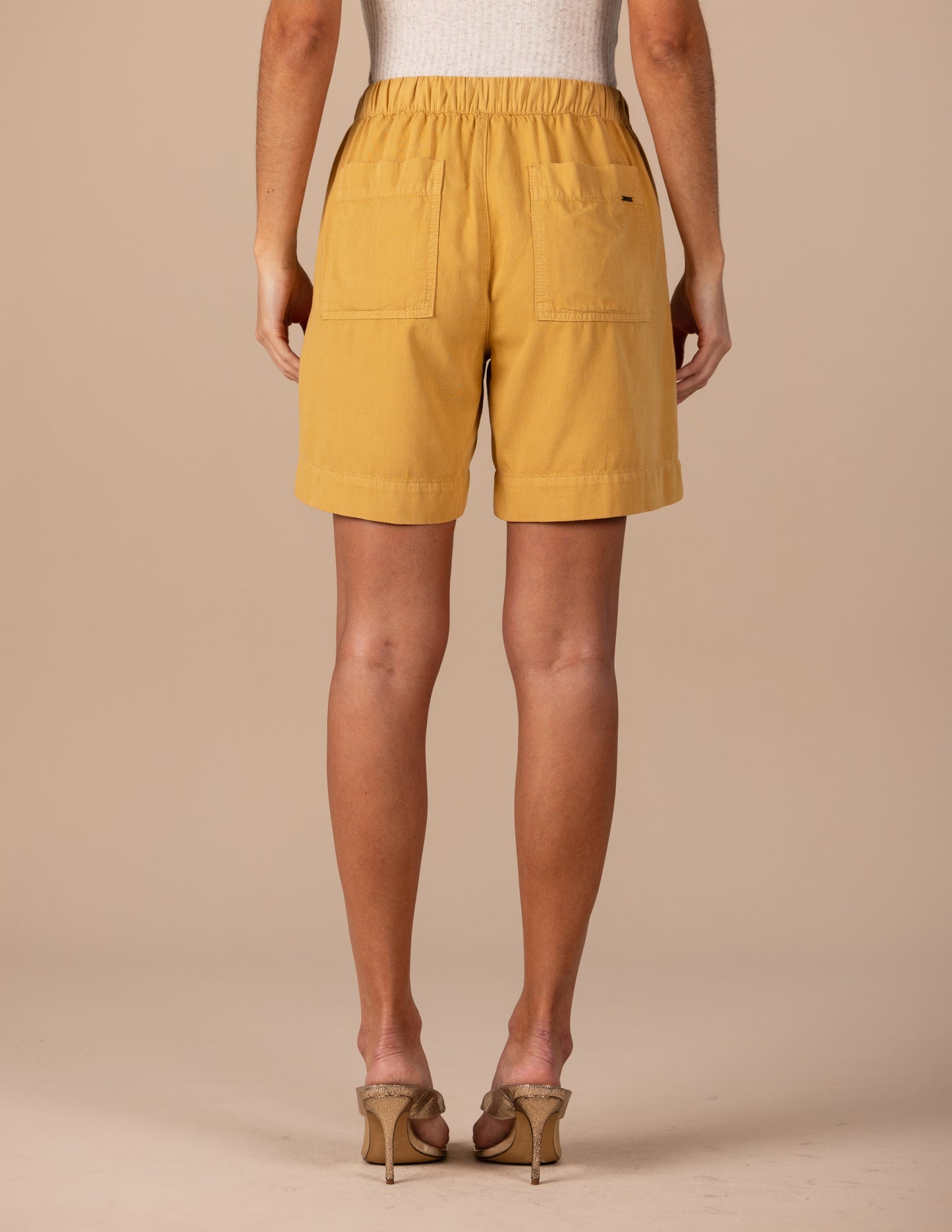 bermuda sarja midi cintura intermediária com amarração