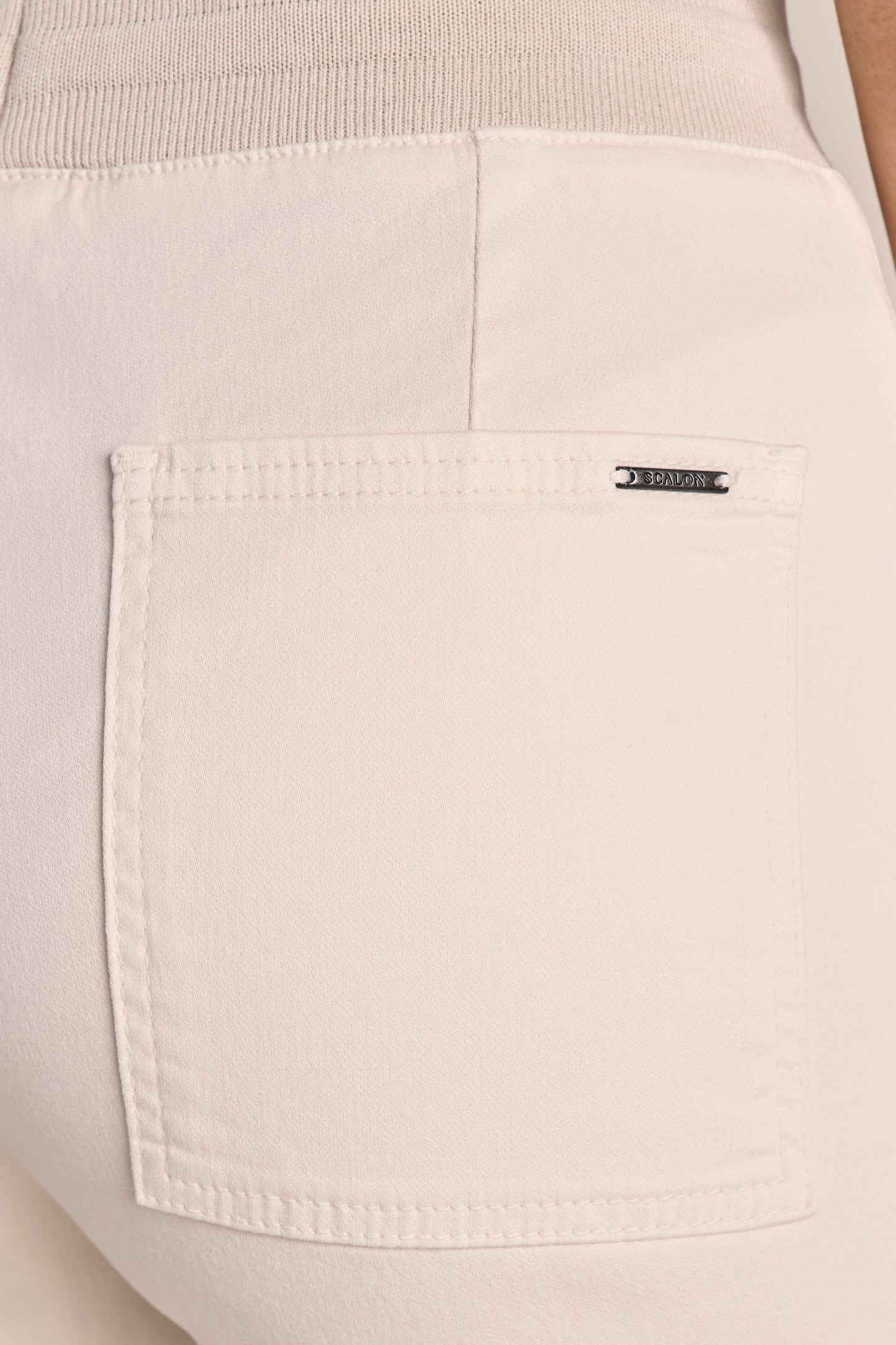 Bermuda Malha Color Midi Comfort Cintura Intermediária Cós Tricot