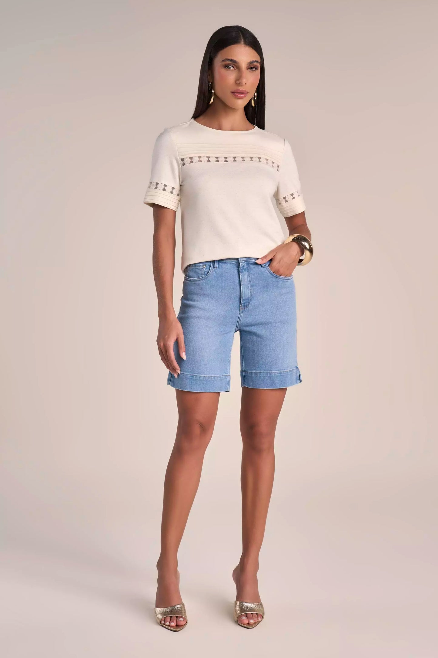 Bermuda Jeans Midi Cintura Intermediária com Abertura