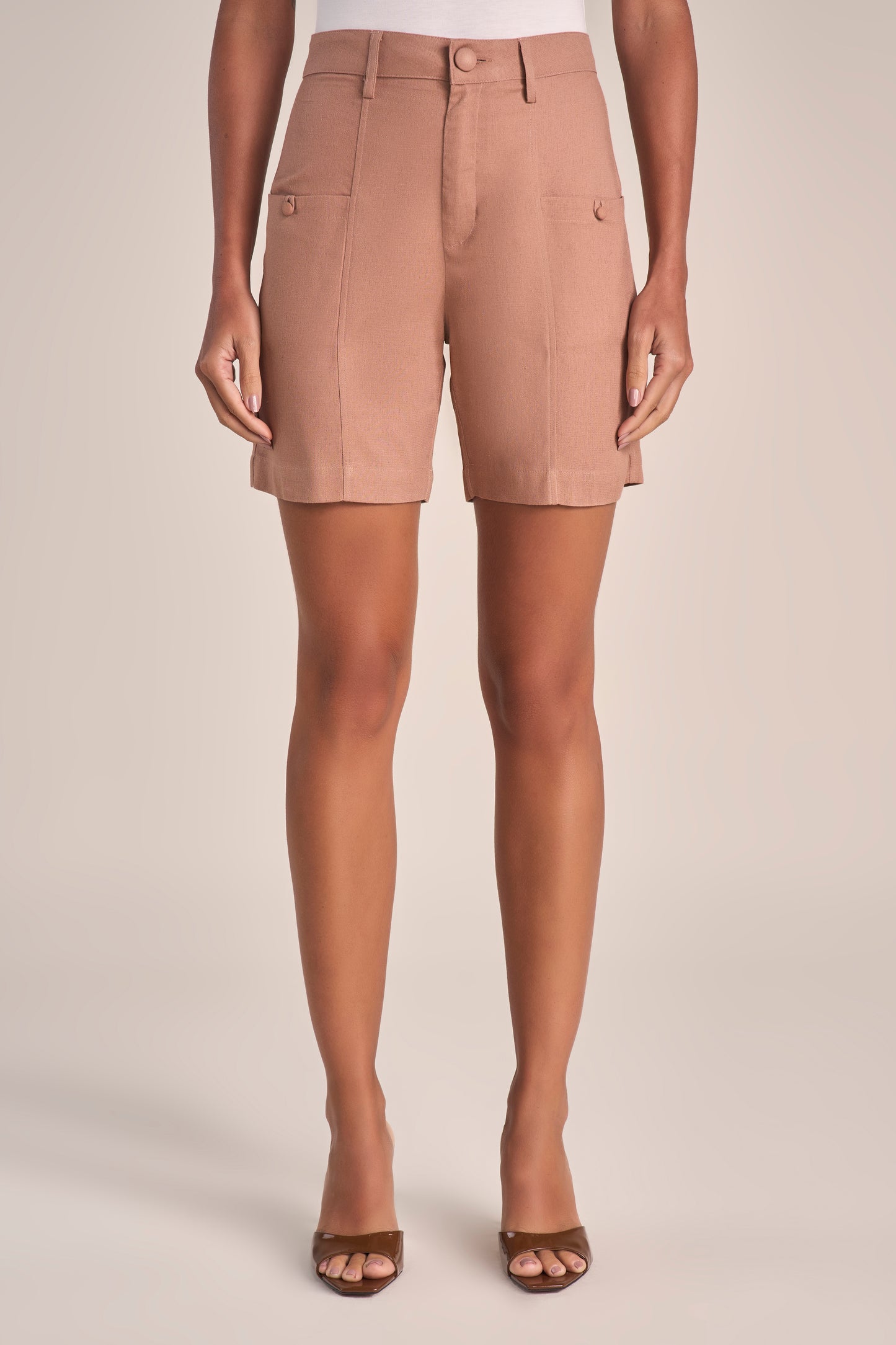 Bermuda Viscose Midi Cintura Intermediária com Botões Encapados