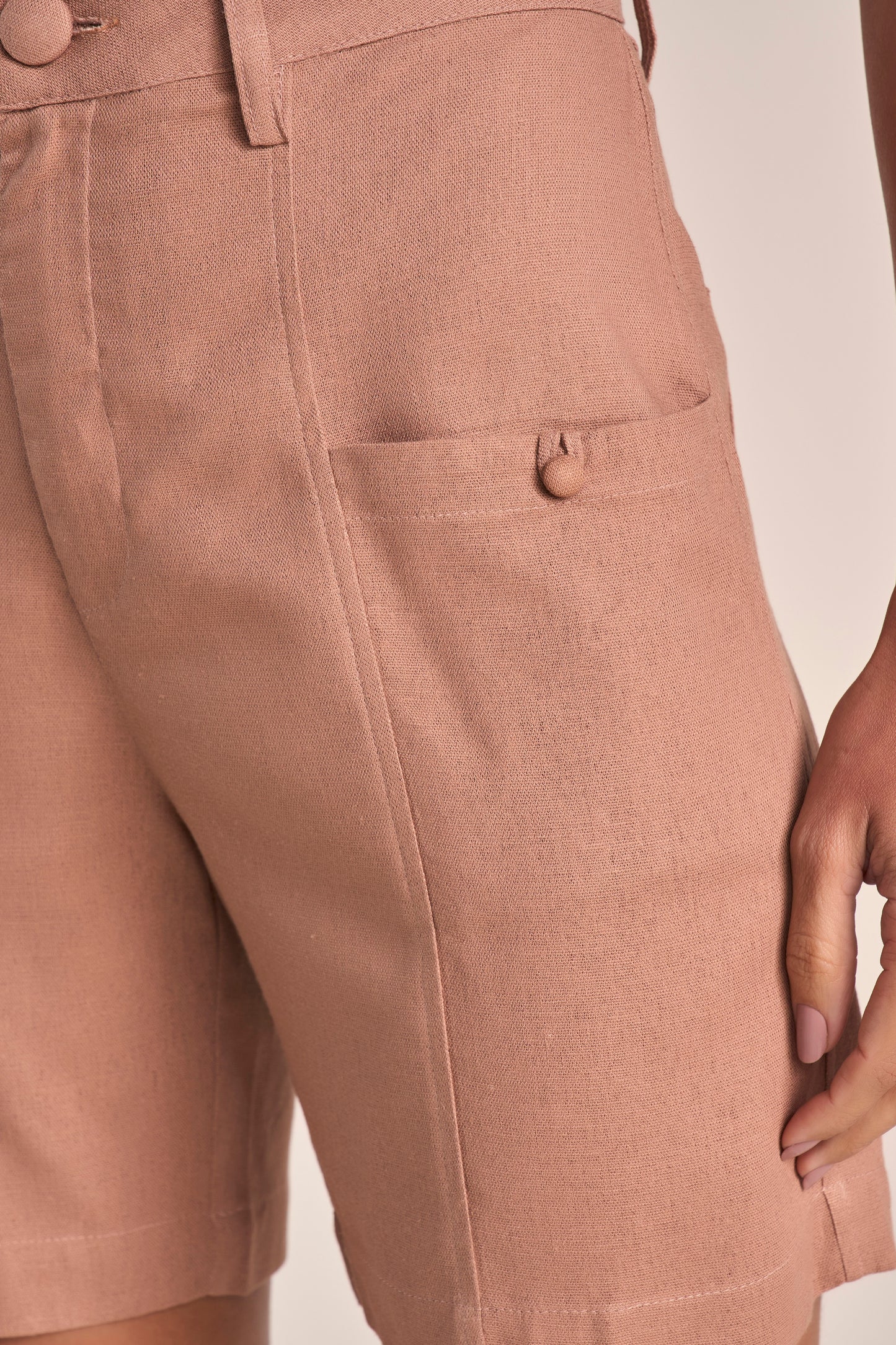Bermuda Viscose Midi Cintura Intermediária com Botões Encapados